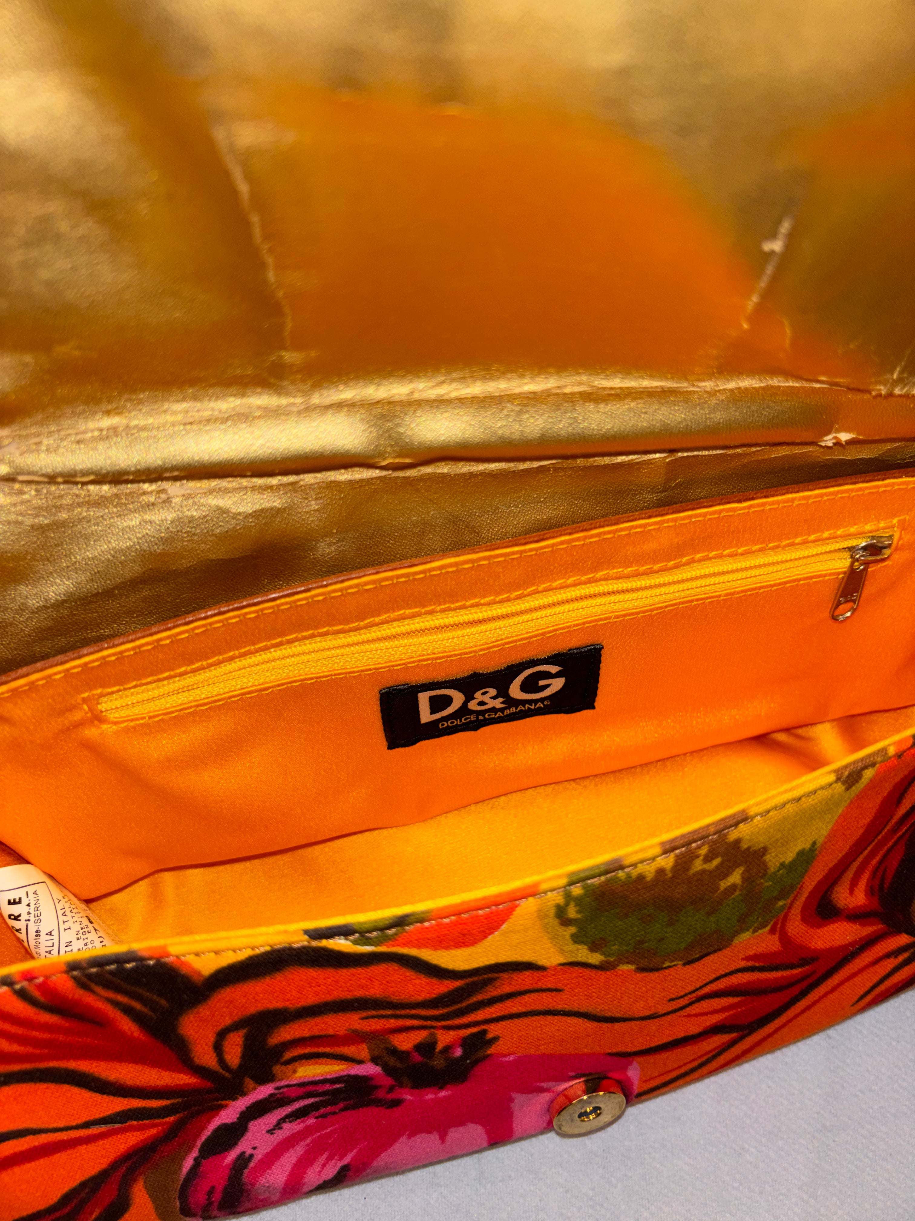 MULTICOLOR HOBO BAG.