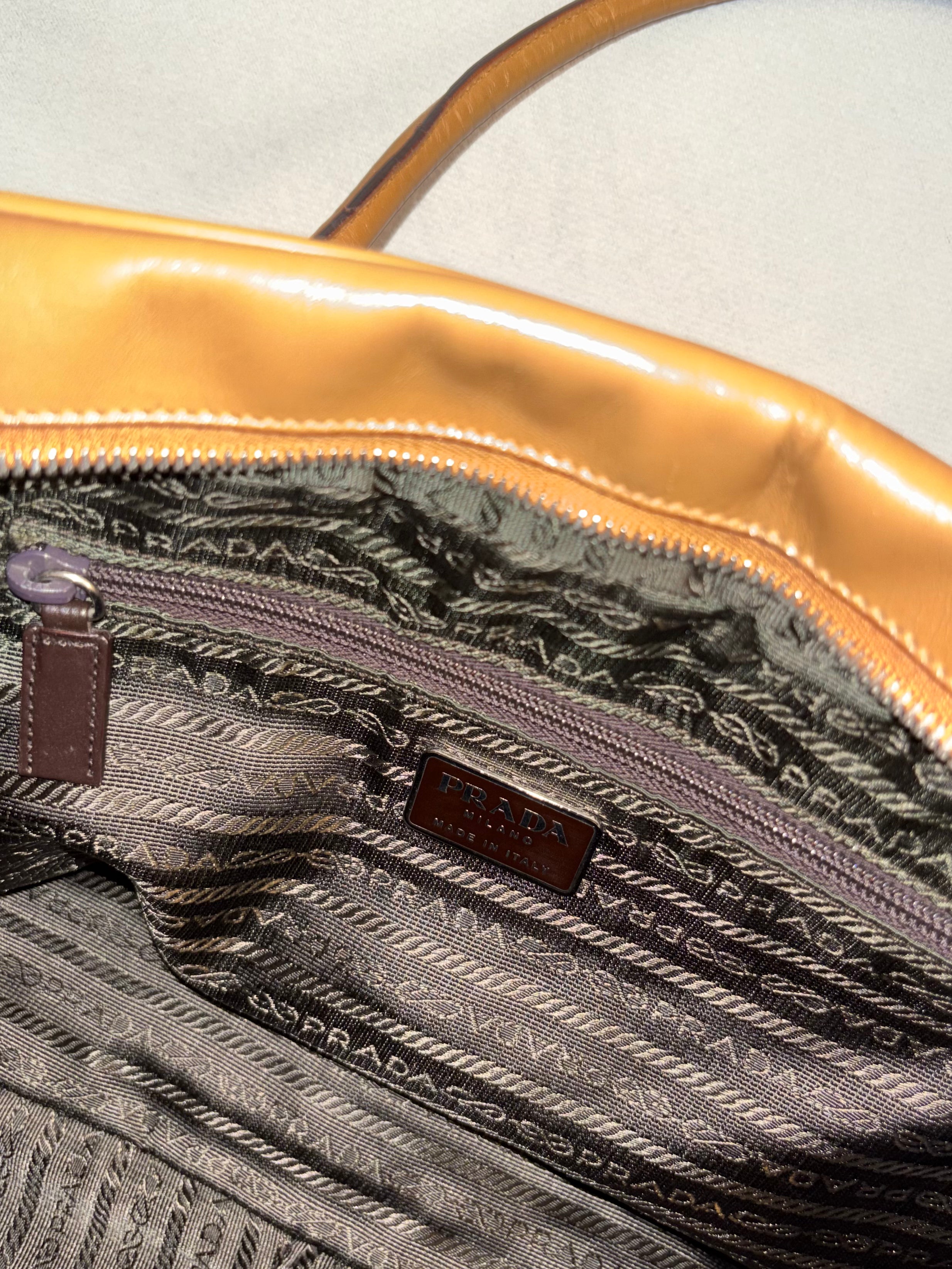 'VITELLO DRIVE' BOWLING HANDBAG.