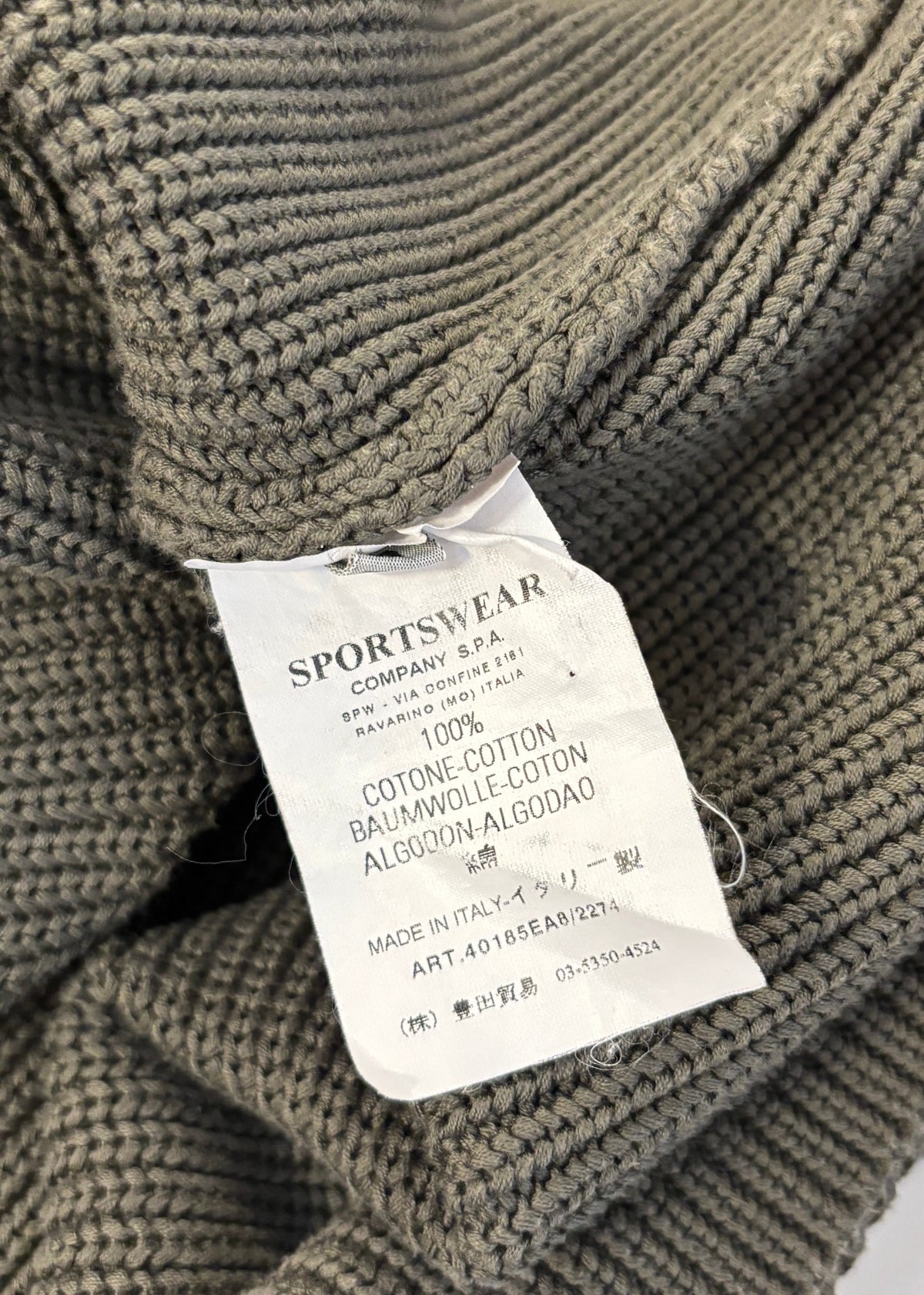SWEATSHIRT.