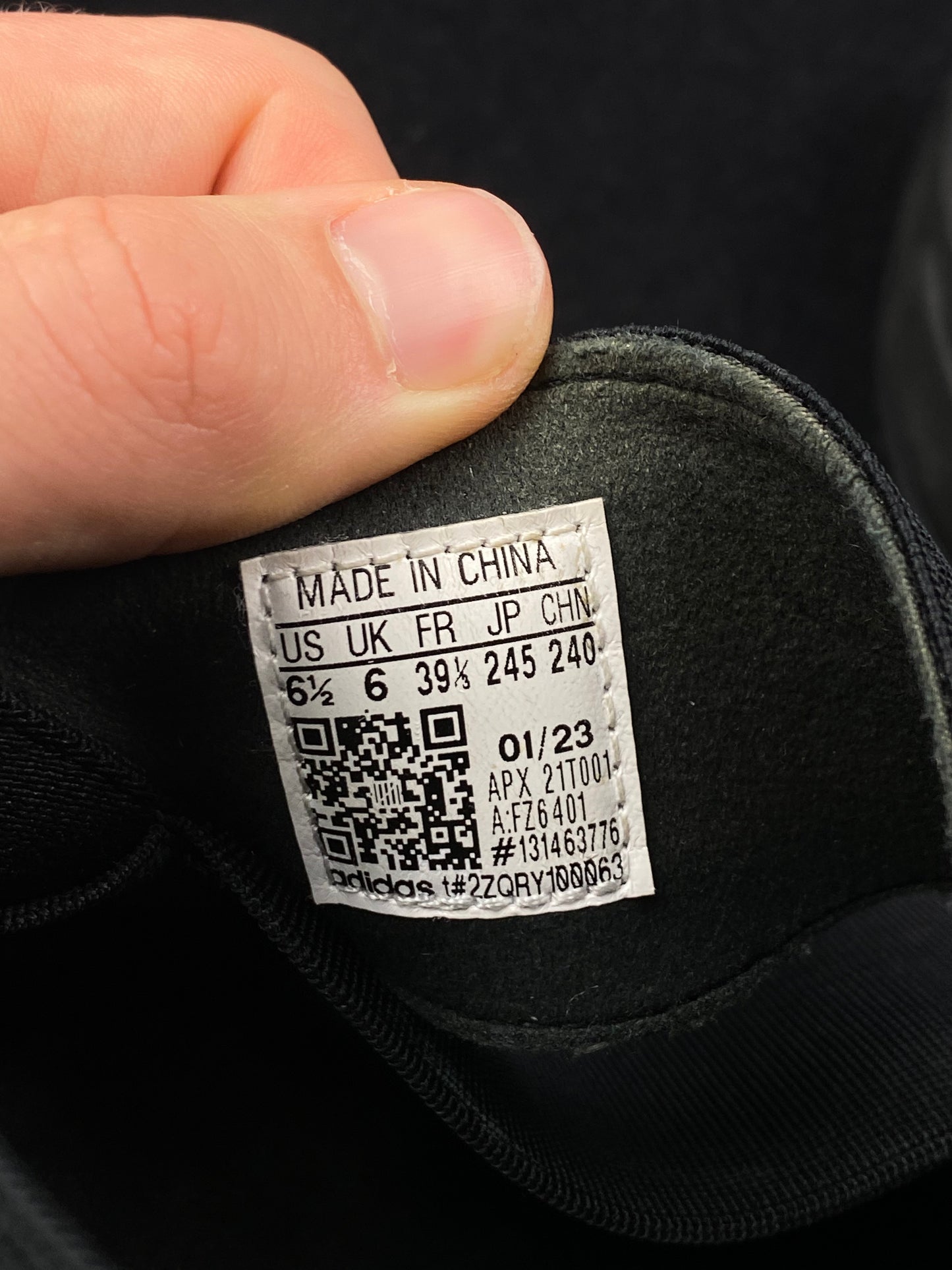 Y-3 by YOHJI YAMAMOTO RIVALRY SANDALS. (39 1/3)