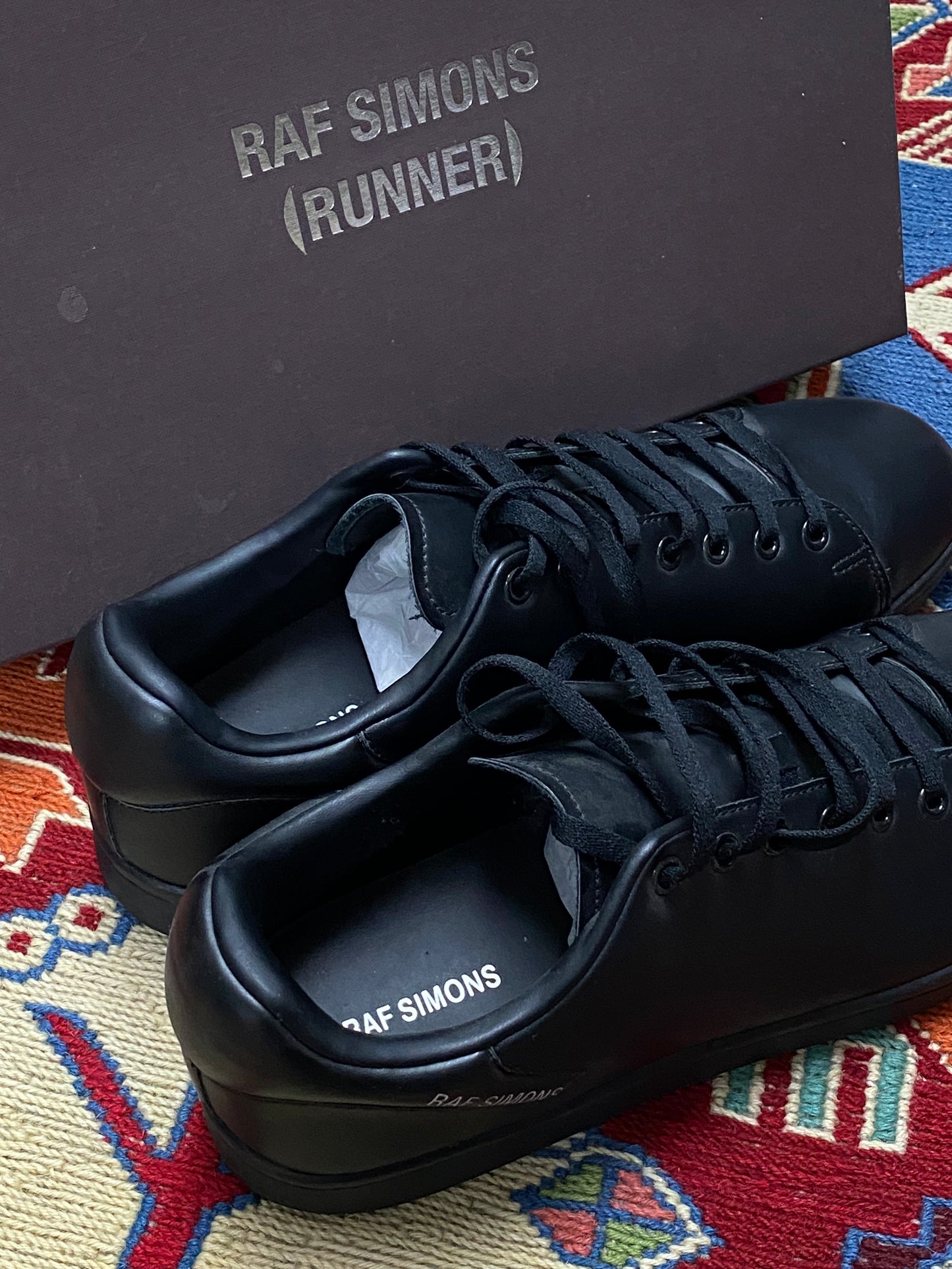 RAF SIMONS ORION LEATHER SNEAKER. (44)