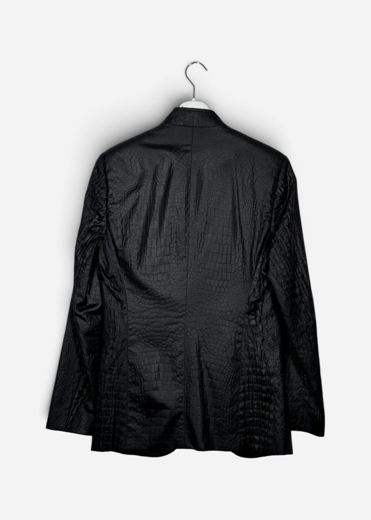ASYMMETRICAL FAUX-CROCODILE LEATHER JACKET. (48 / M) - SEVENUES.