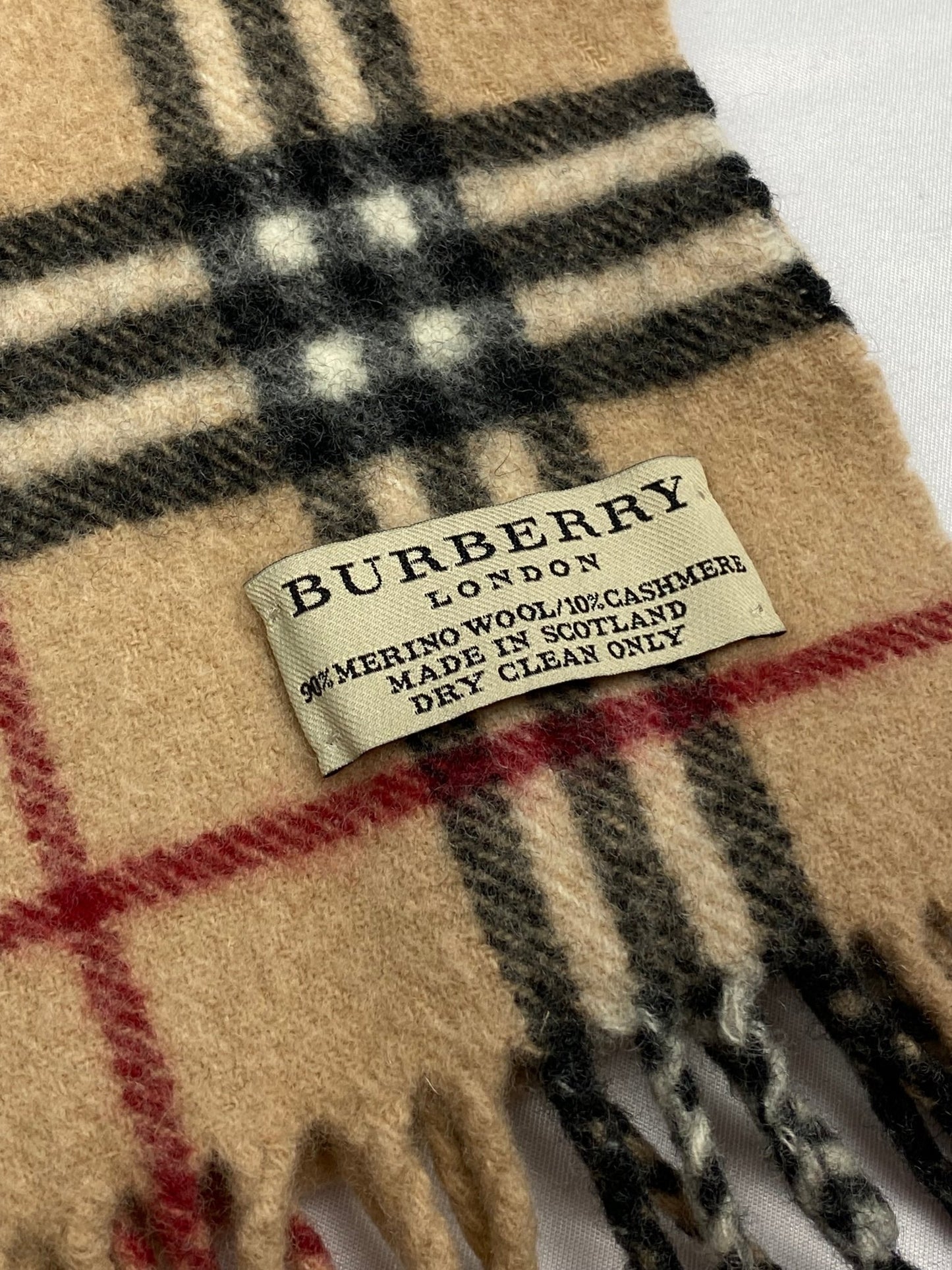 BURBERRY LONDON 90% MERINO WOOL 10% CASHMERE NOVACHECK SCARF. - SEVENUES.