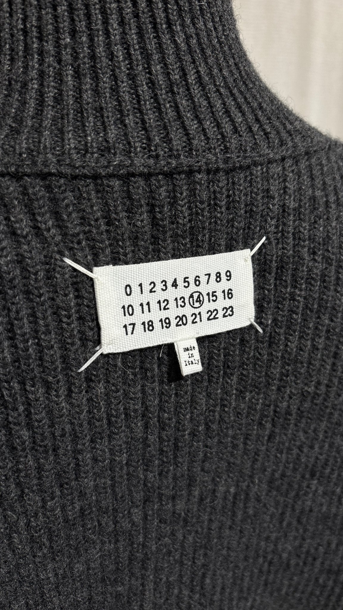 F/W 2019 DRIVERS KNIT CAPE. (S) - SEVENUES.