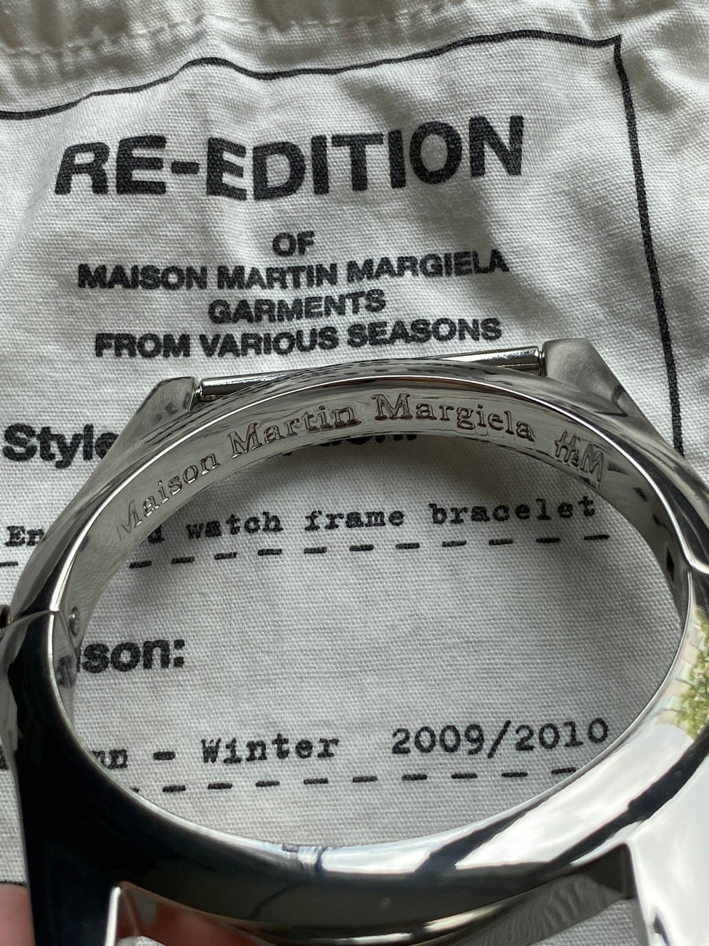 MAISON MARTIN MARGIELA X H&M ENLARGED WATCH FRAME BRACELET. - SEVENUES.