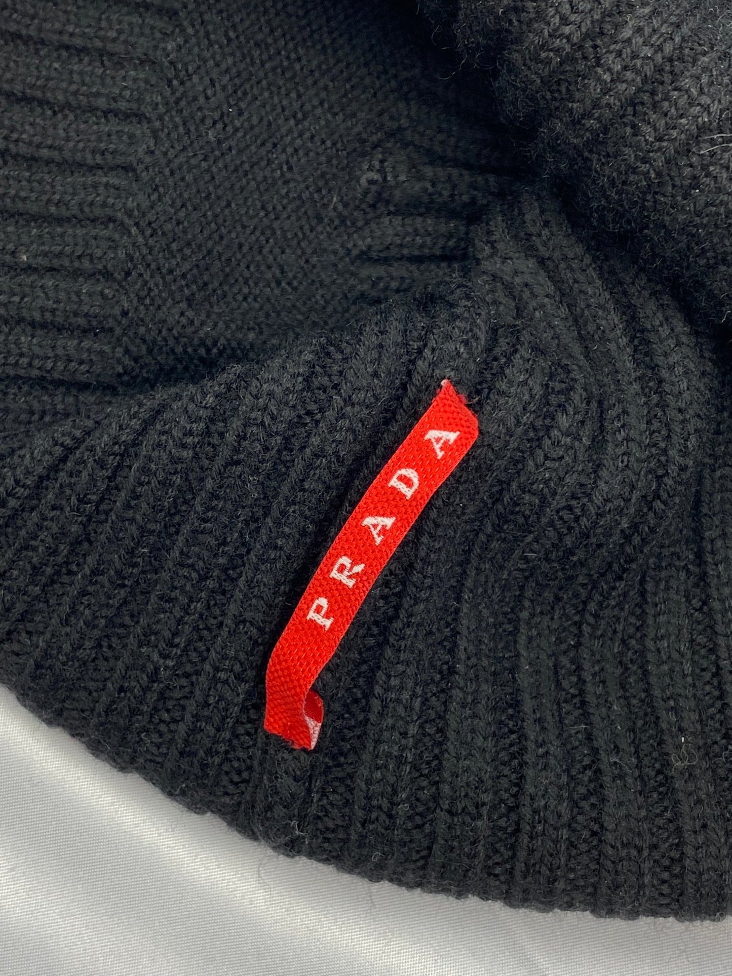 PRADA MILANO KNITTED LOGO PATCH BEANIE. - SEVENUES.