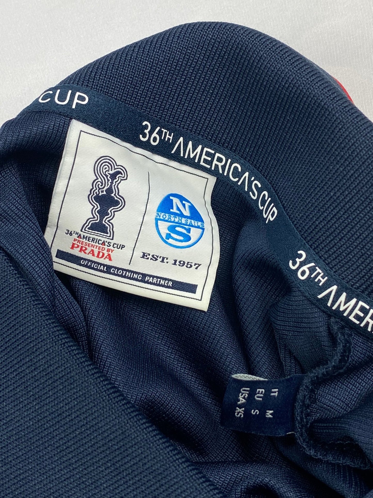 PRADA X NORTH SAILS 'AMERICA'S CUP' PIQUÉ POLO. (M) - SEVENUES.