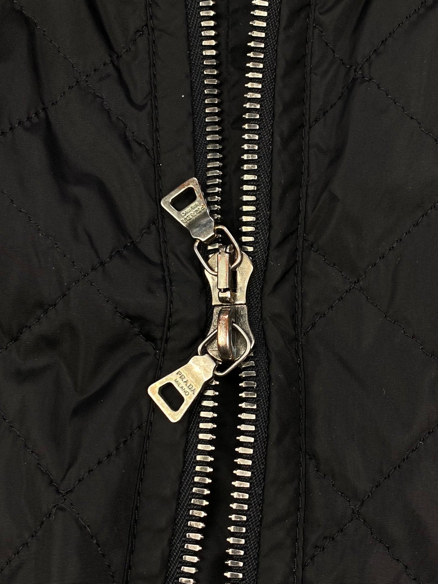 PRADA MILANO S/S 2007 QUILTED NYLON JACKET. (42 / M)