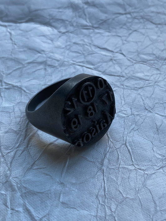MAISON MARGIELA S/S 2017 NUMBERS SIGNET RING. (M)