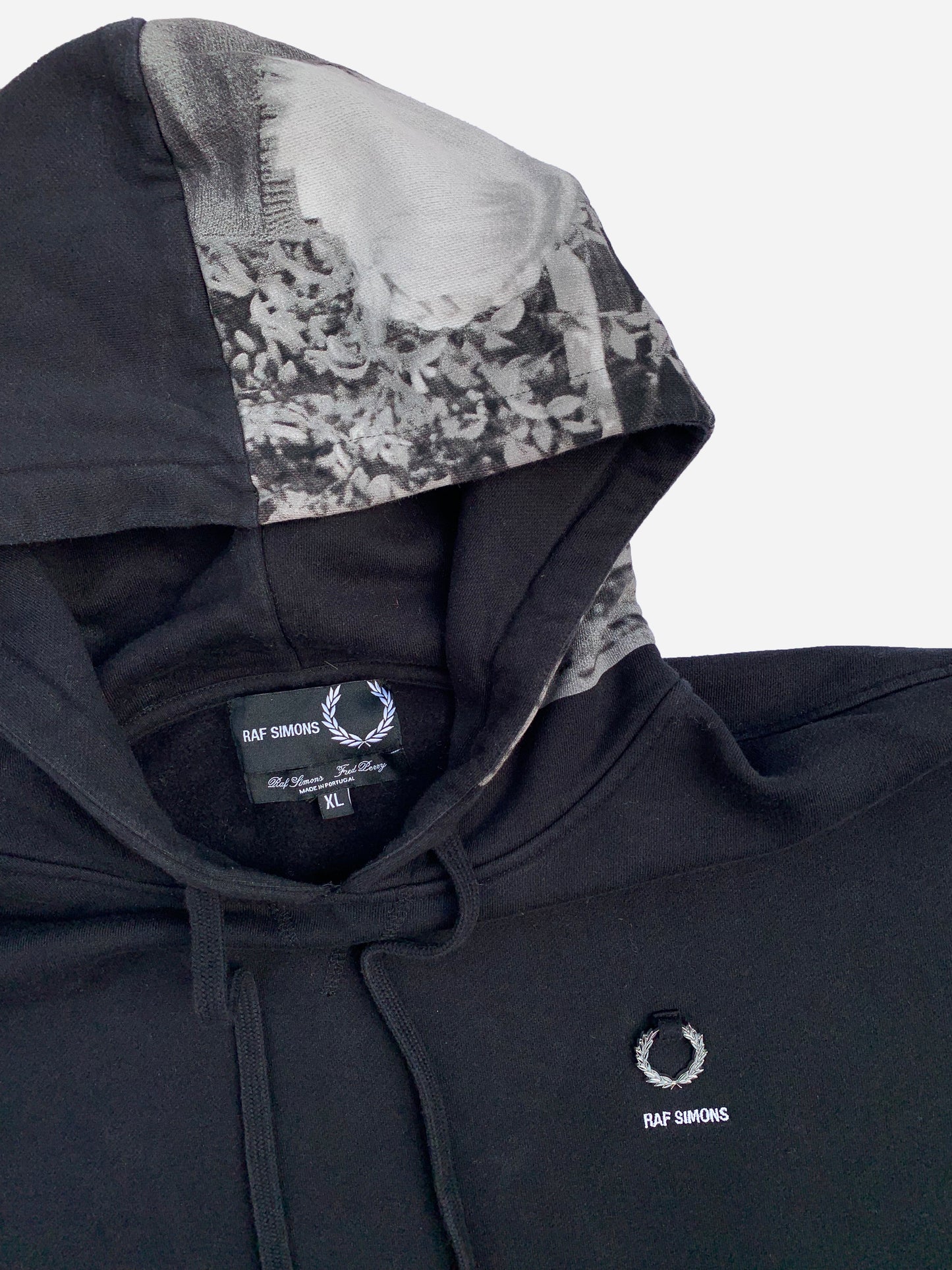 RAF SIMONS X FRED PERRY OVERSIZED PRINT HOODIE. (XL)