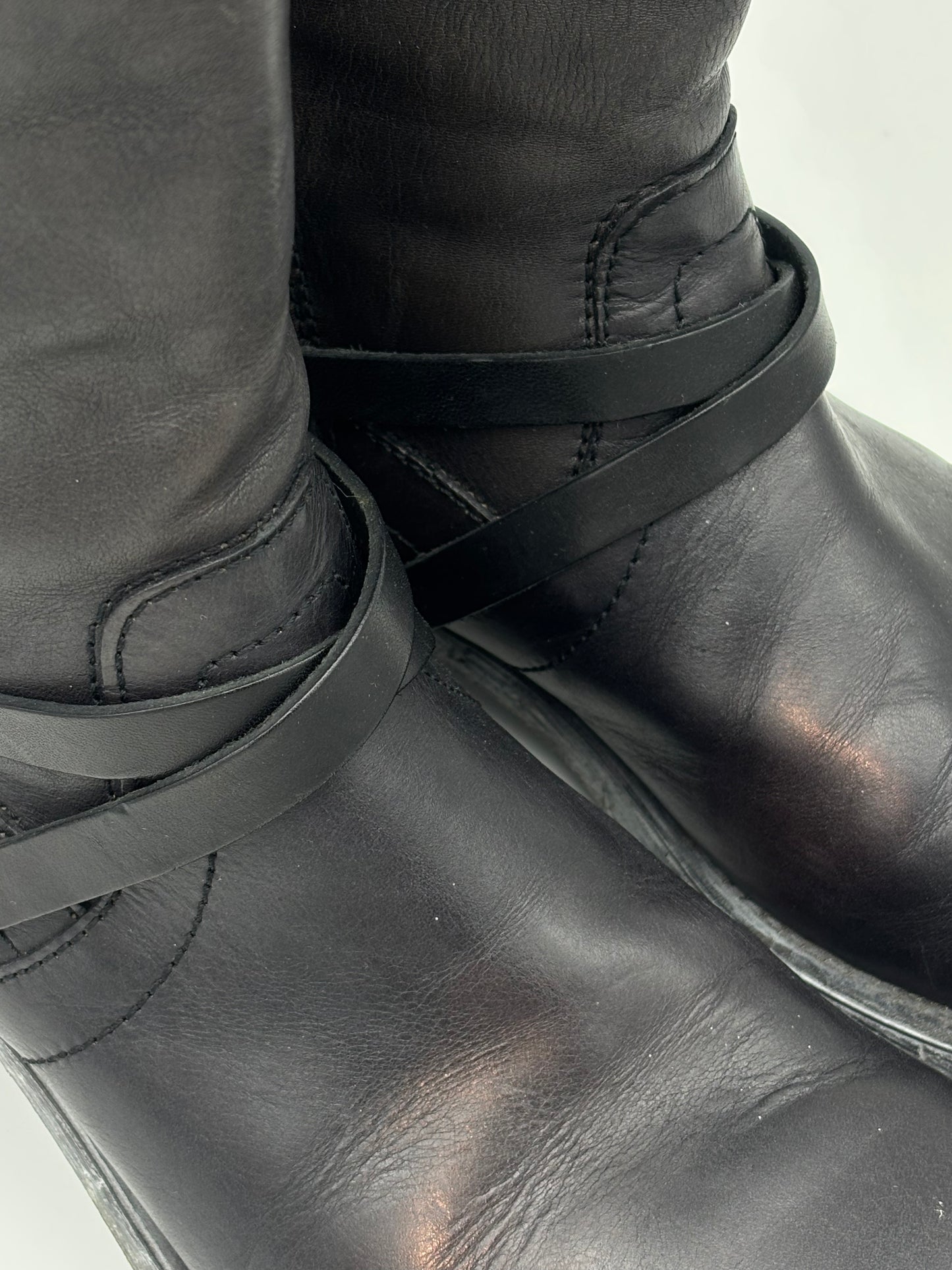 DIRK BIKKEMBERGS MET HOLE LEATHER BOOTS. (41)