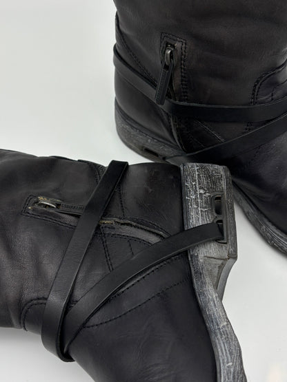 DIRK BIKKEMBERGS MET HOLE LEATHER BOOTS. (41)