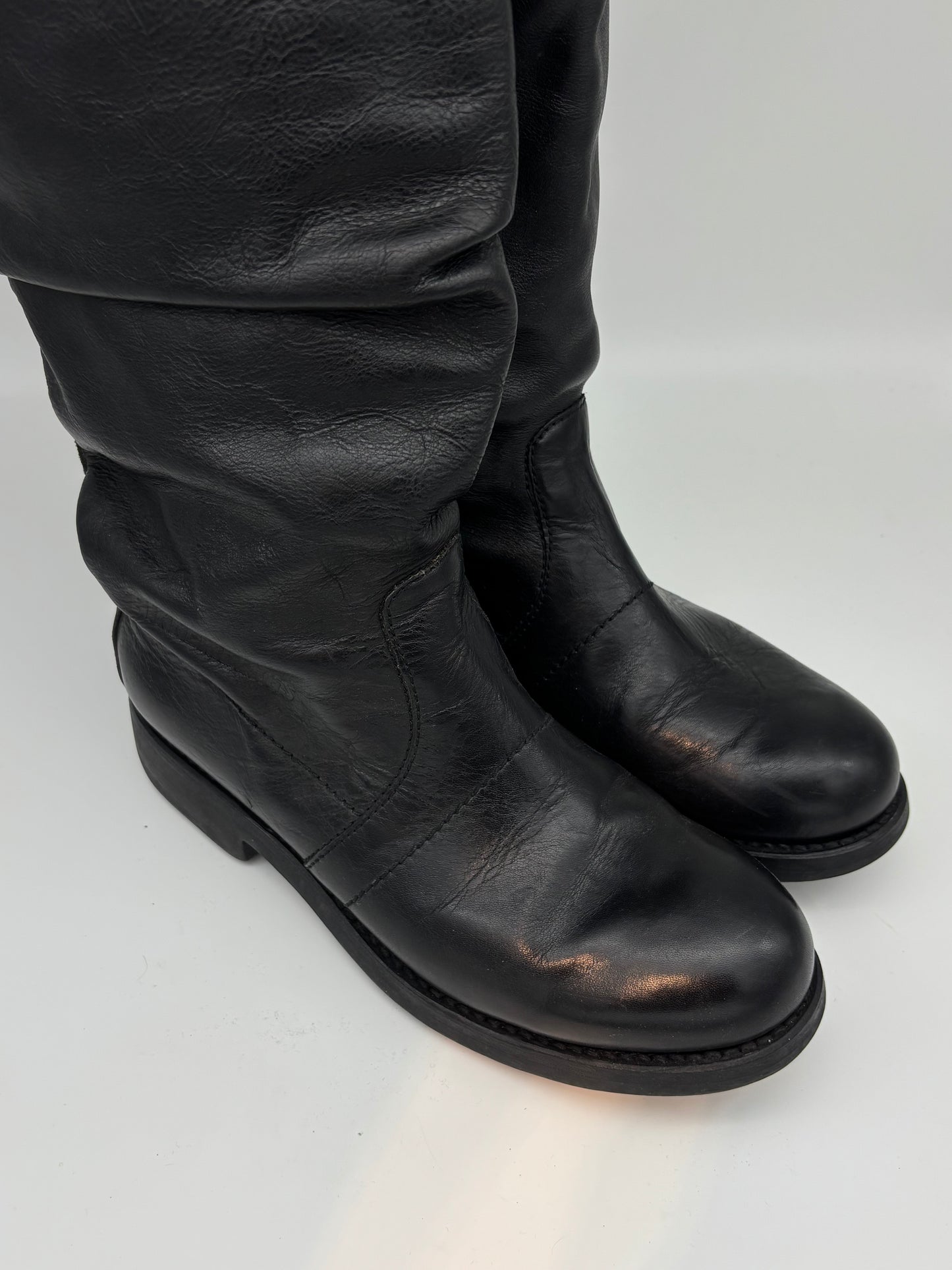 DIRK BIKKEMBERGS SLOUCHY LEATHER BOOTS. (40)