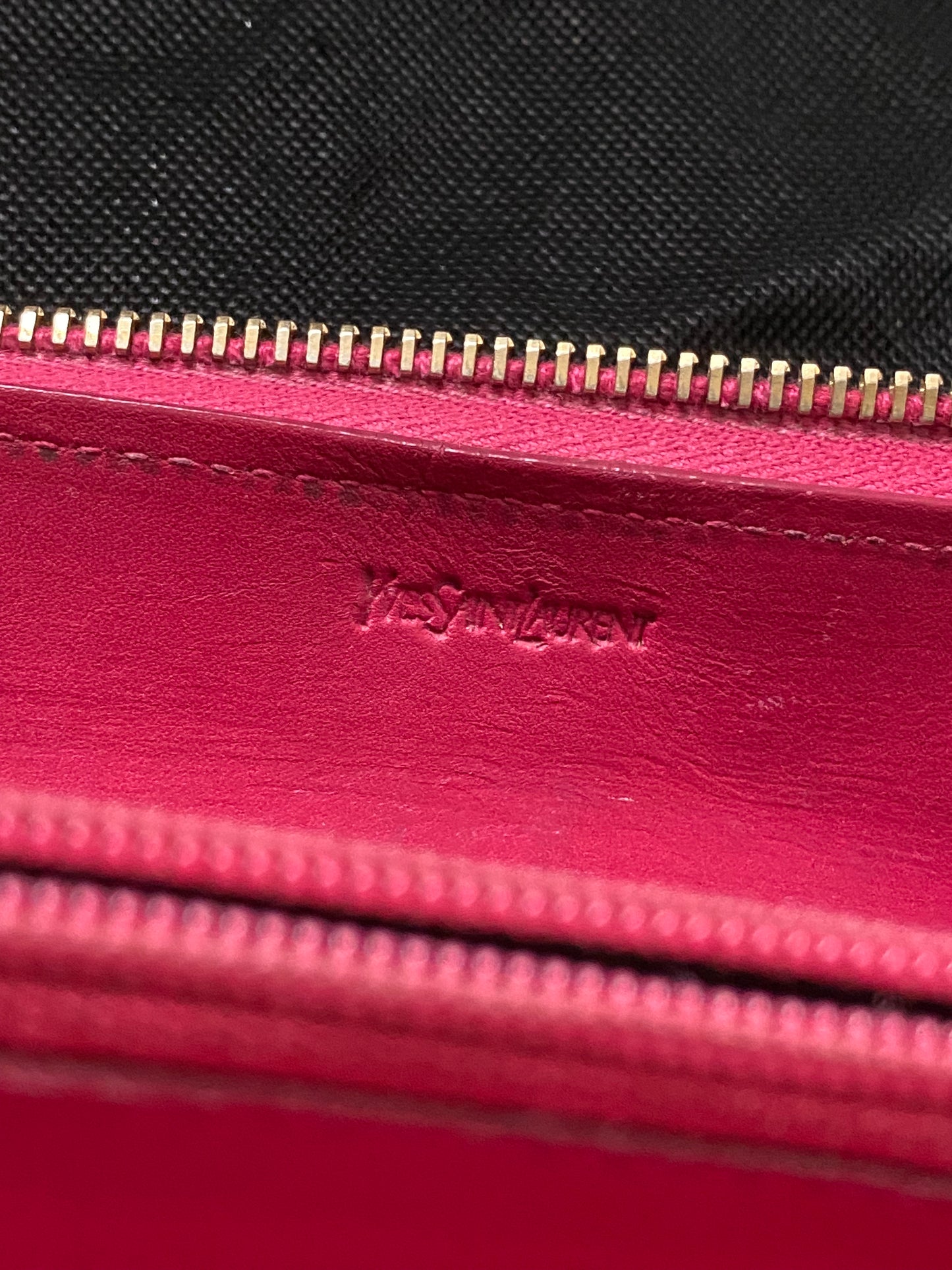 YVES SAINT LAURENT 'YSL' PATENT LEATHER ZIP WALLET.