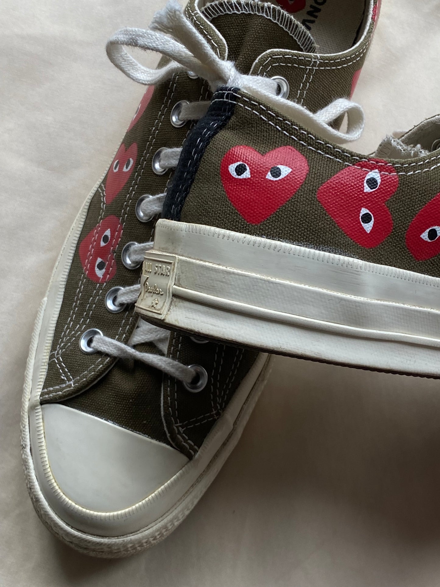 COMME DES GARÇONS PLAY 'MULTIHEART' CHUCK 70 LOW. (44)