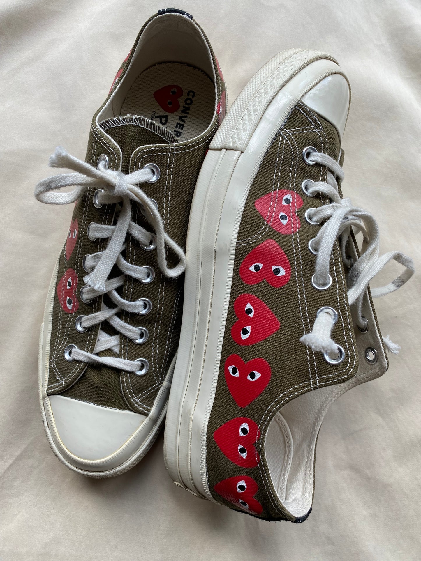 COMME DES GARÇONS PLAY 'MULTIHEART' CHUCK 70 LOW. (44)