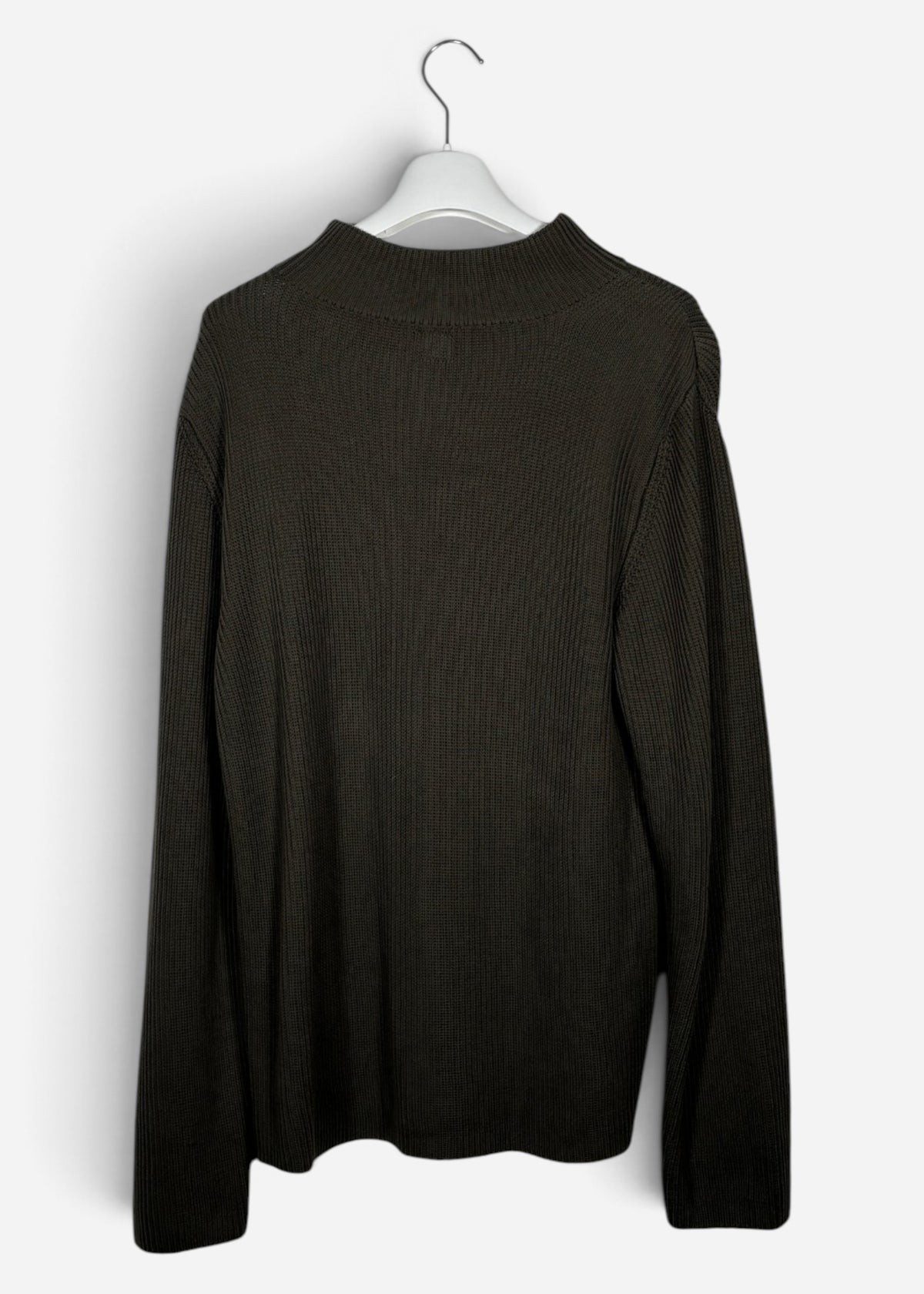 SWEATSHIRT.
