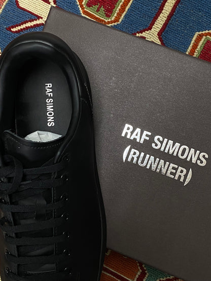 RAF SIMONS ORION LEATHER SNEAKER. (44)