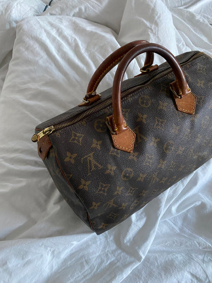 LOUIS VUITTON SPEEDY 30 MONOGRAM CANVAS HANDBAG.