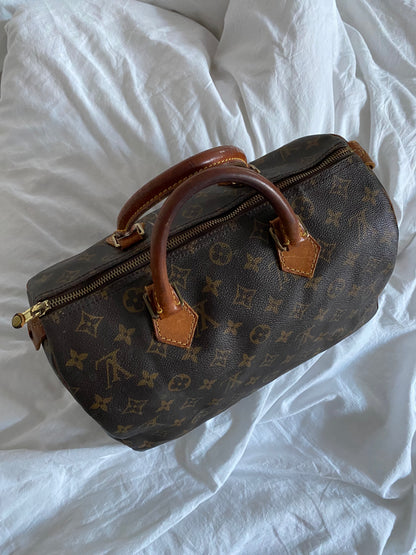 LOUIS VUITTON SPEEDY 30 MONOGRAM CANVAS HANDBAG.