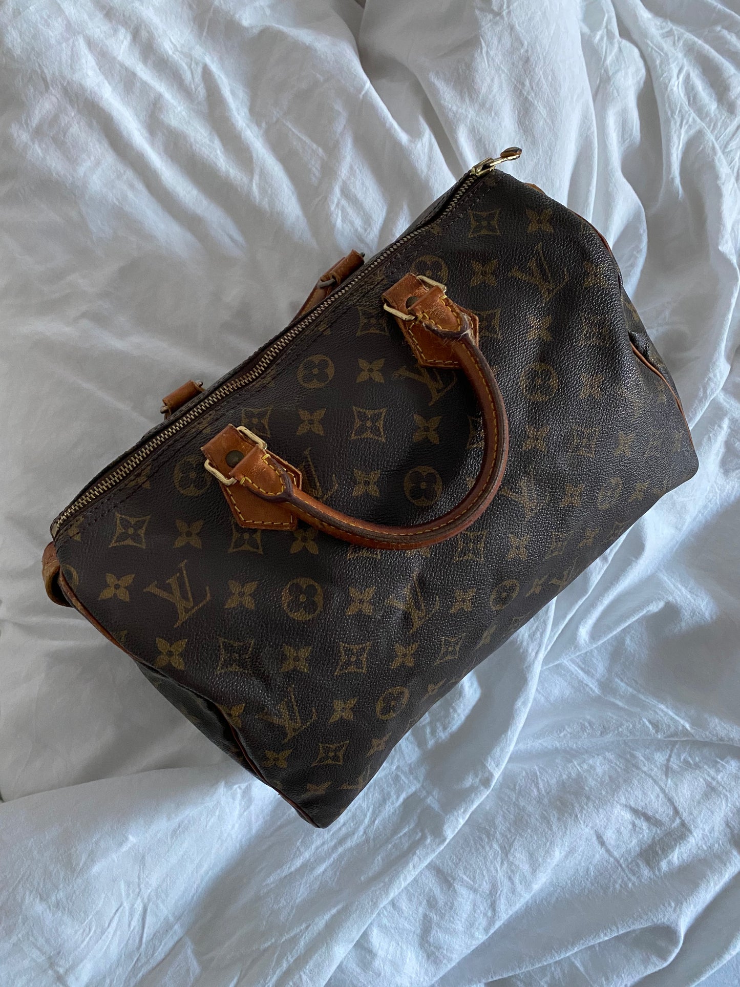 LOUIS VUITTON SPEEDY 30 MONOGRAM CANVAS HANDBAG.