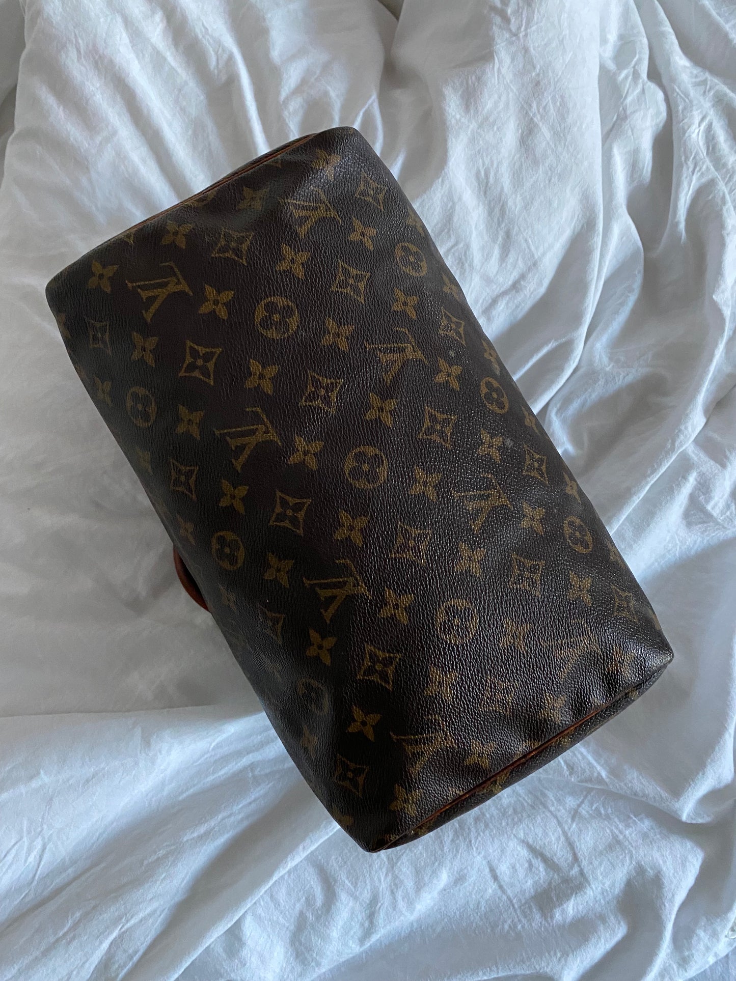 LOUIS VUITTON SPEEDY 30 MONOGRAM CANVAS HANDBAG.