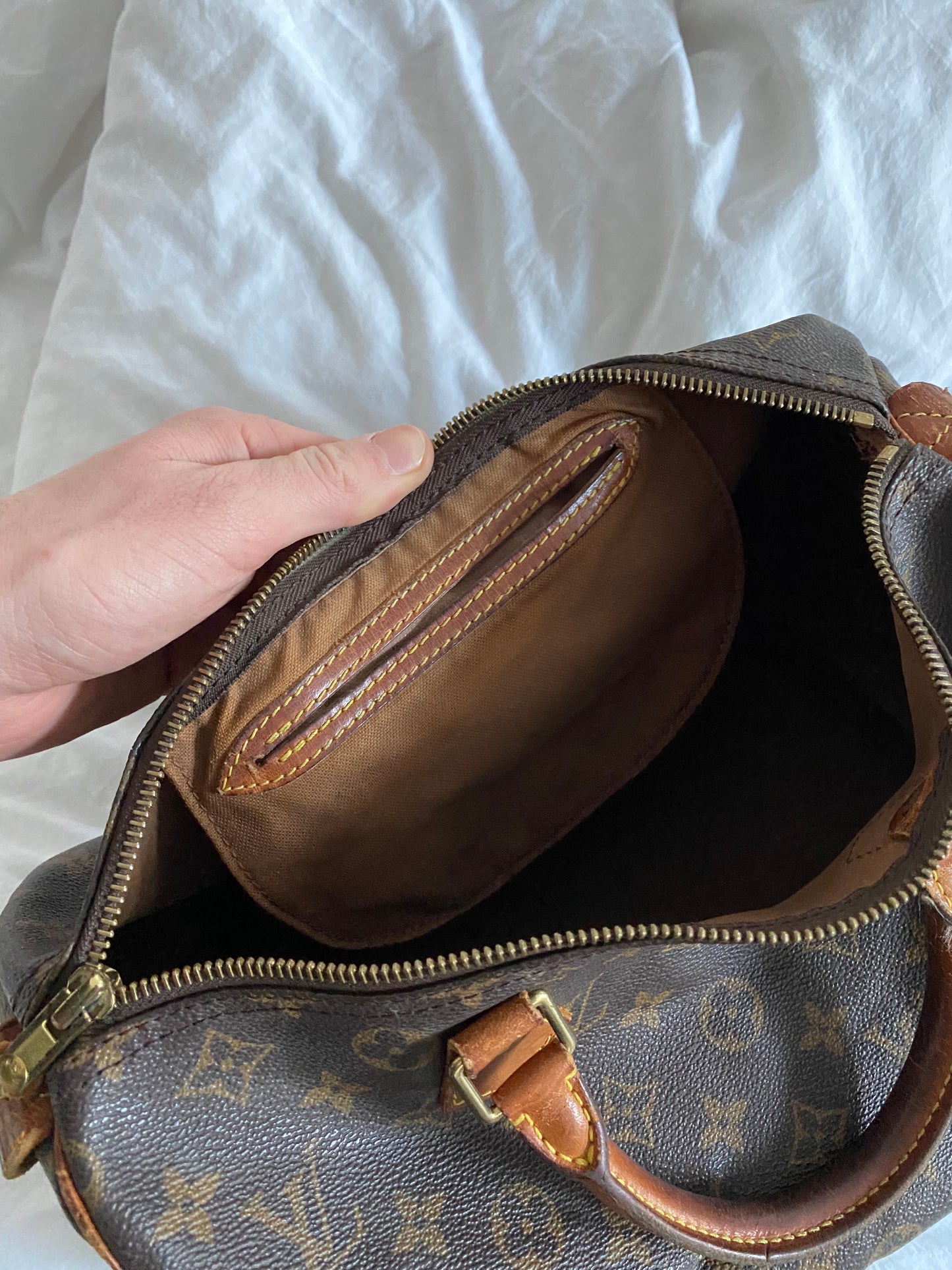 LOUIS VUITTON SPEEDY 30 MONOGRAM CANVAS HANDBAG.