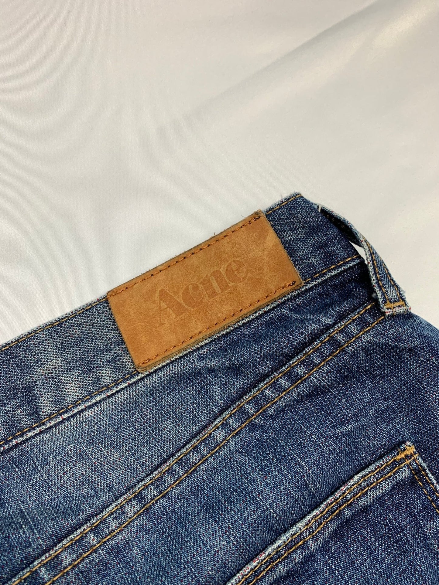 ACNE JEANS 'MOC HIDE' WASHED DENIM. (32 / 34) - SEVENUES.