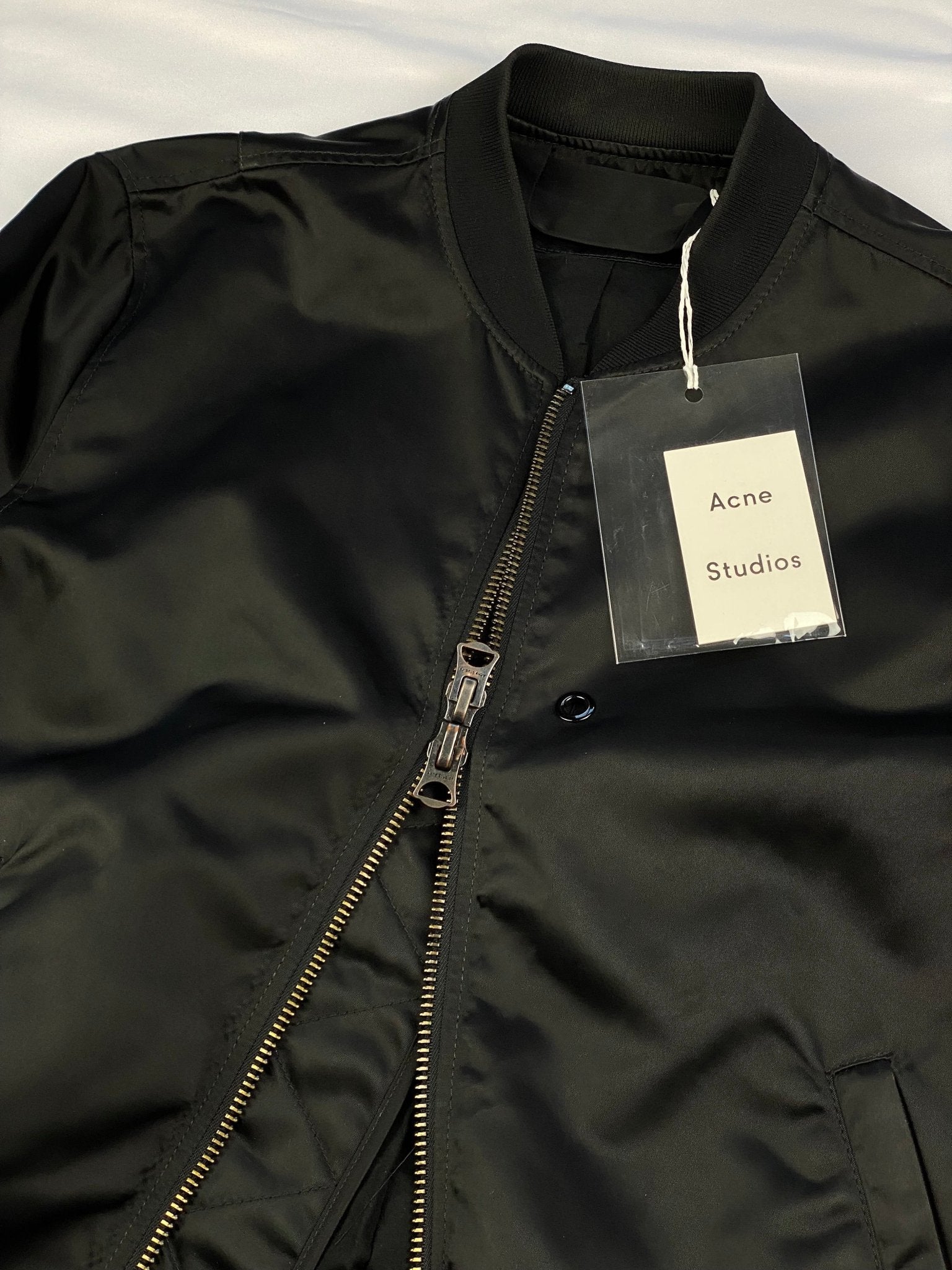 ACNE STUDIOS 'SELO LIGHT' NYLON BOMBER JACKET. (48 / M) - SEVENUES.