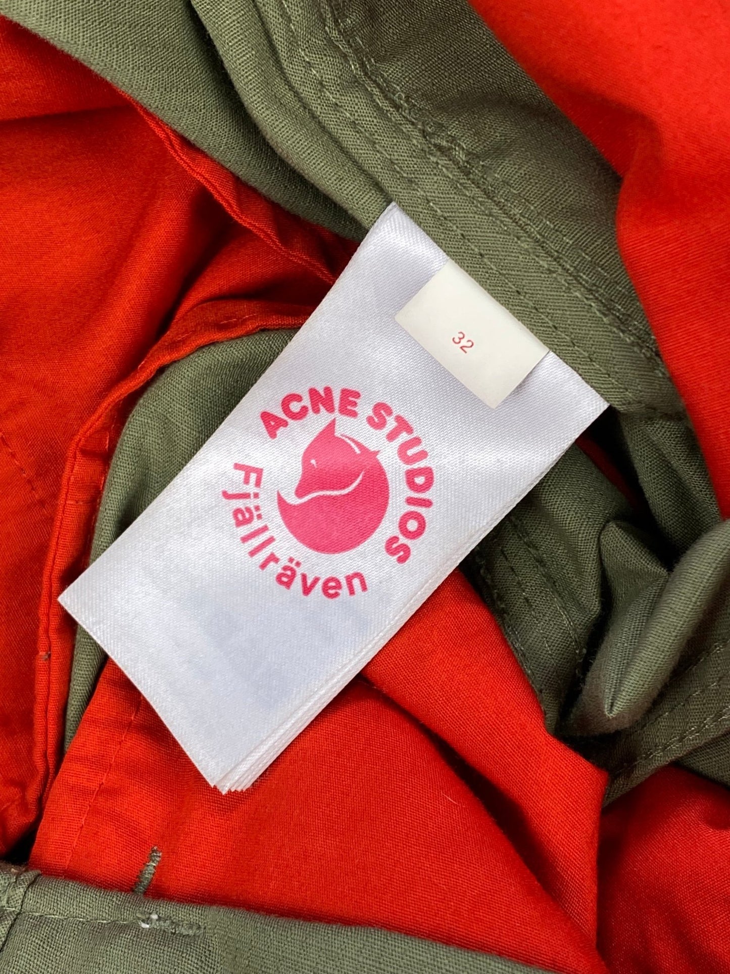 ACNE STUDIOS X FJÄLLRÄVEN 'GAITER' CARGO PANTS. (32) - SEVENUES.