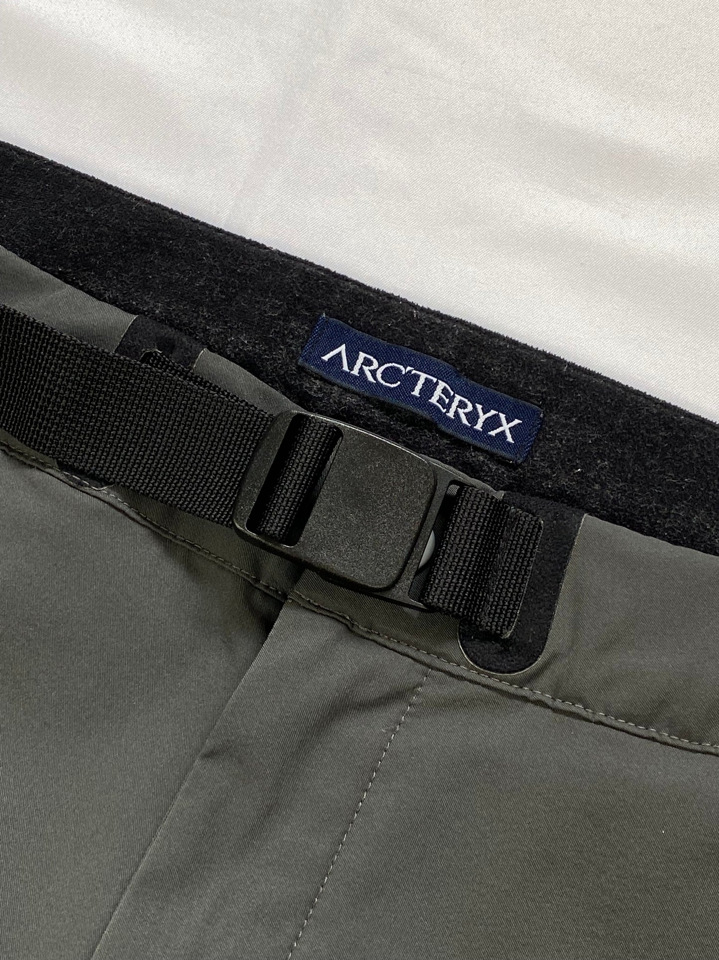 ARC'TERYX GAMMA SOFTSHELL HIKING PANTS. (S)