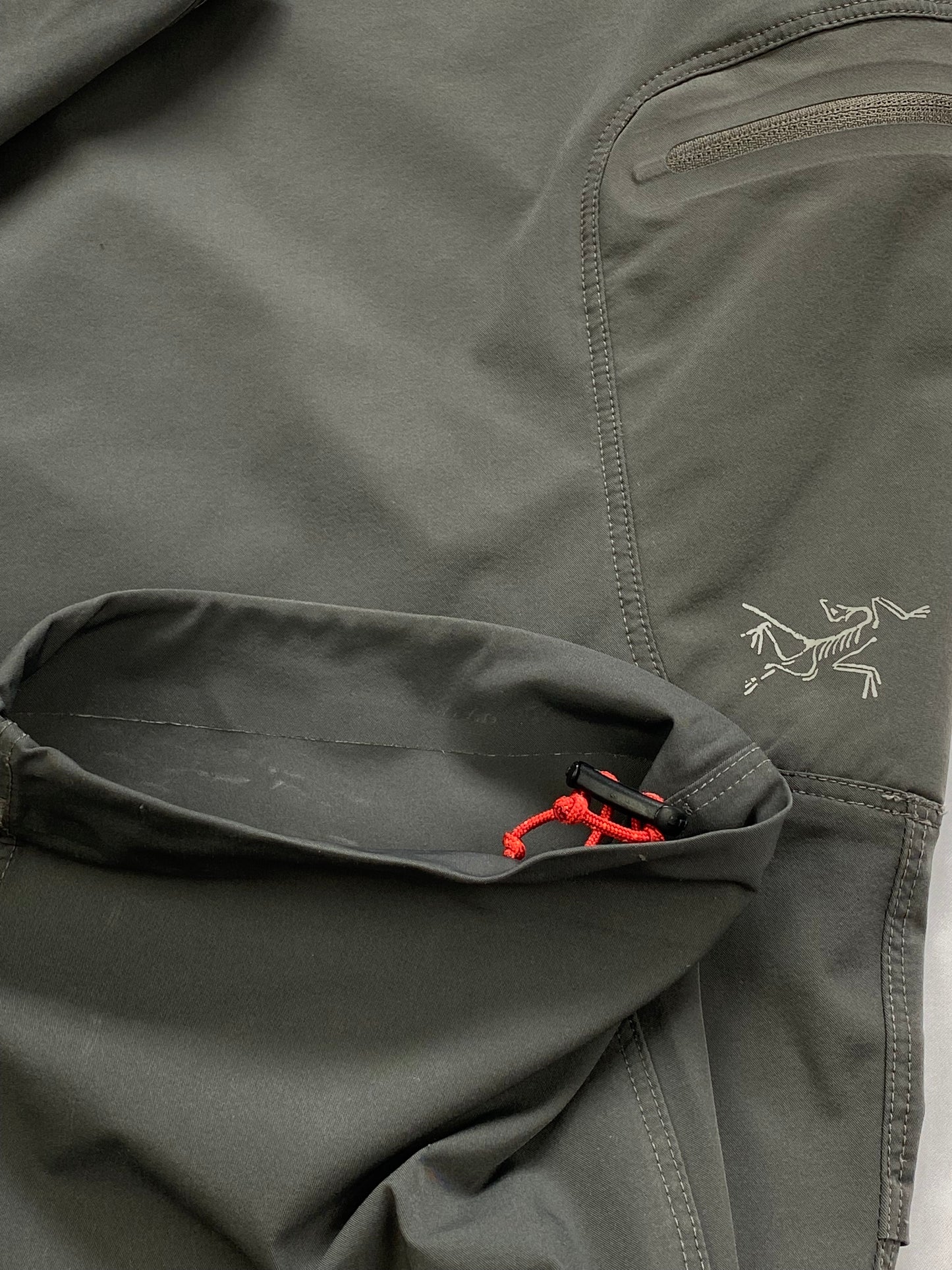 ARC'TERYX GAMMA SOFTSHELL HIKING PANTS. (S)