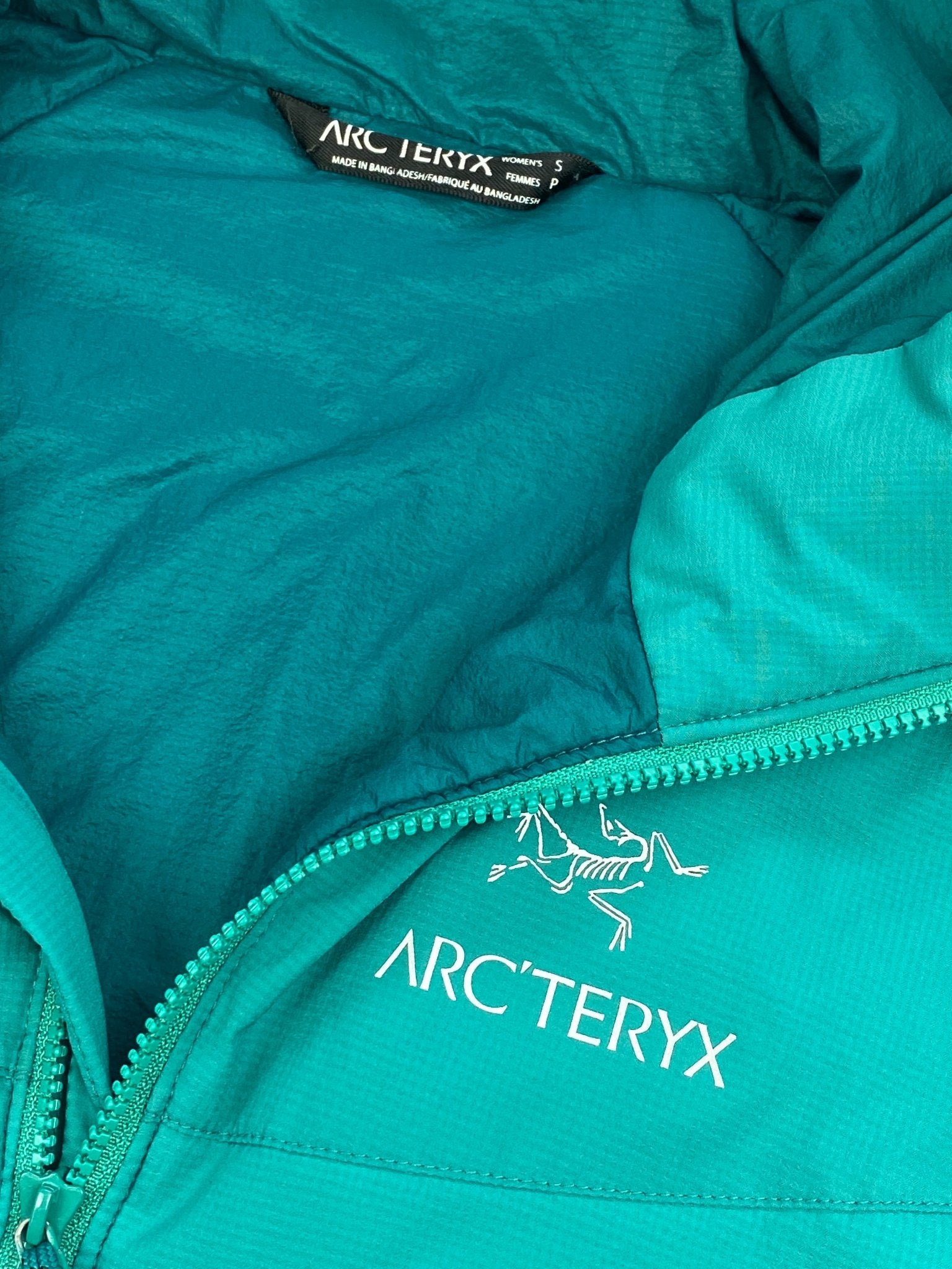 ARC'TERYX ATOM LT HOODY SHELL JACKET. (S) - SEVENUES.