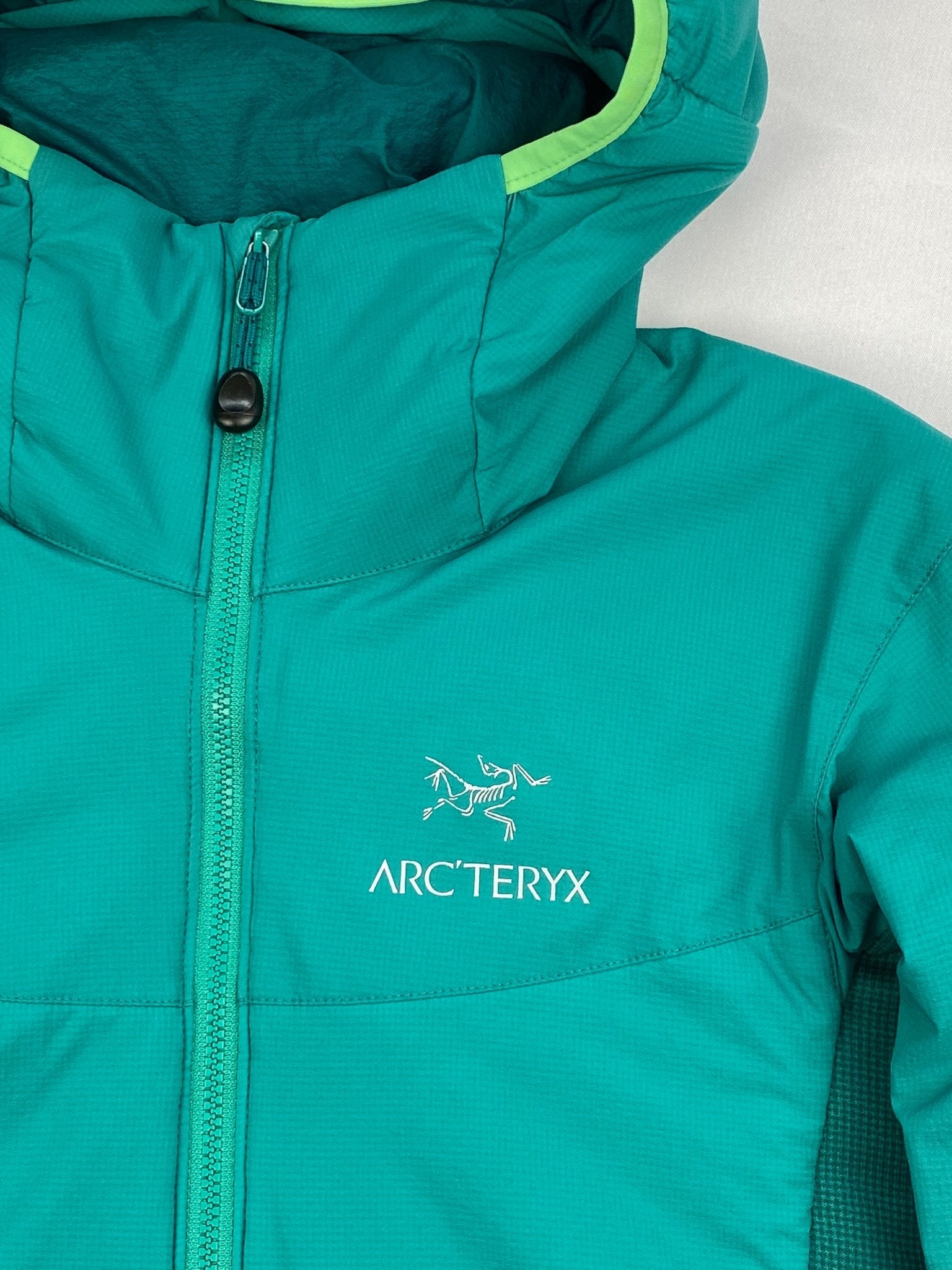 ARC'TERYX ATOM LT HOODY SHELL JACKET. (S) - SEVENUES.