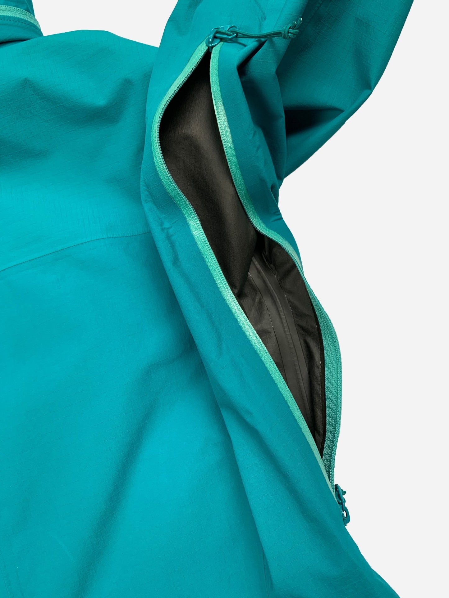 ARC'TERYX BETA AR GORE - TEX SHELL JACKET. (S) - SEVENUES.