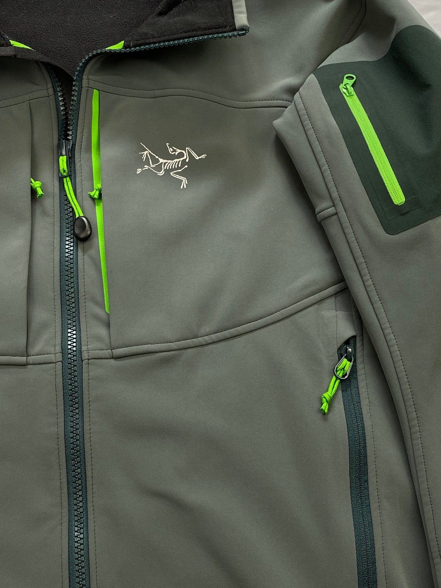 ARC'TERYX 'GAMMA MX' SHELL JACKET. (M) - SEVENUES.