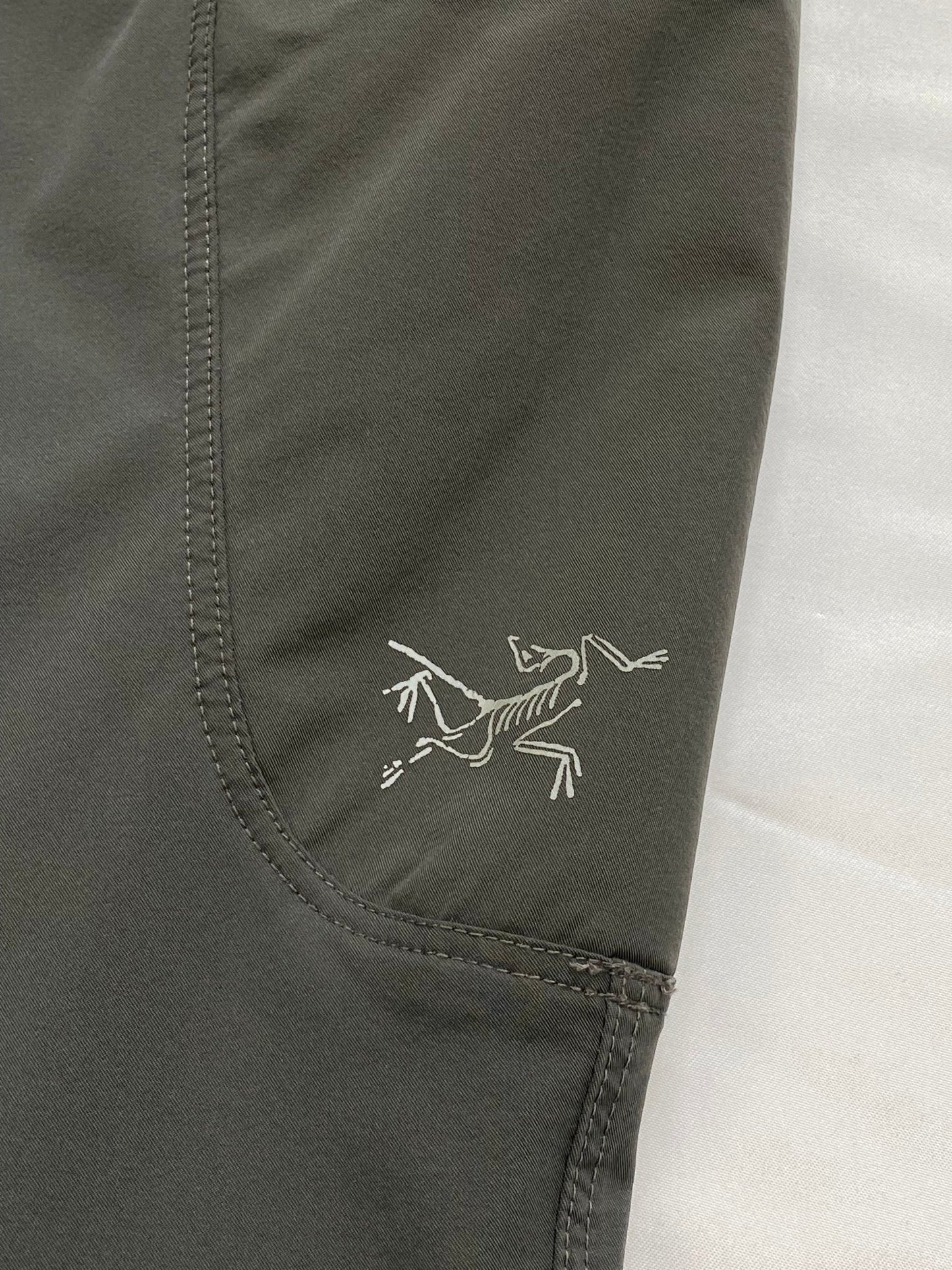 ARC'TERYX GAMMA SOFTSHELL HIKING PANTS. (S) - SEVENUES.