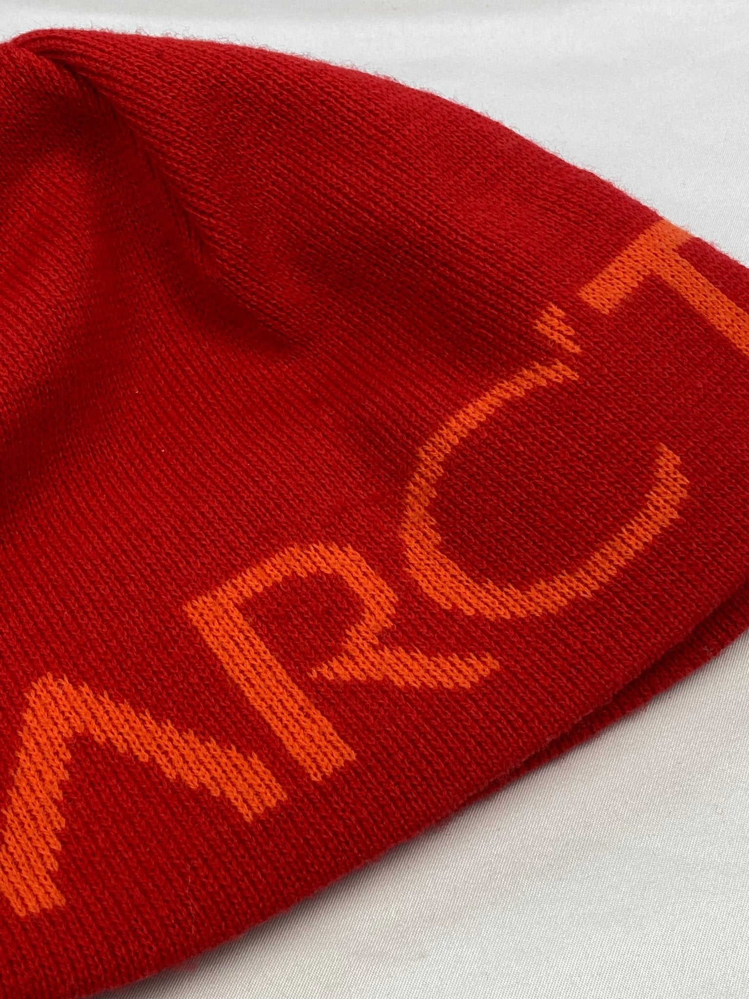 ARC'TERYX LOGO SPELLOUT BEANIE. - SEVENUES.