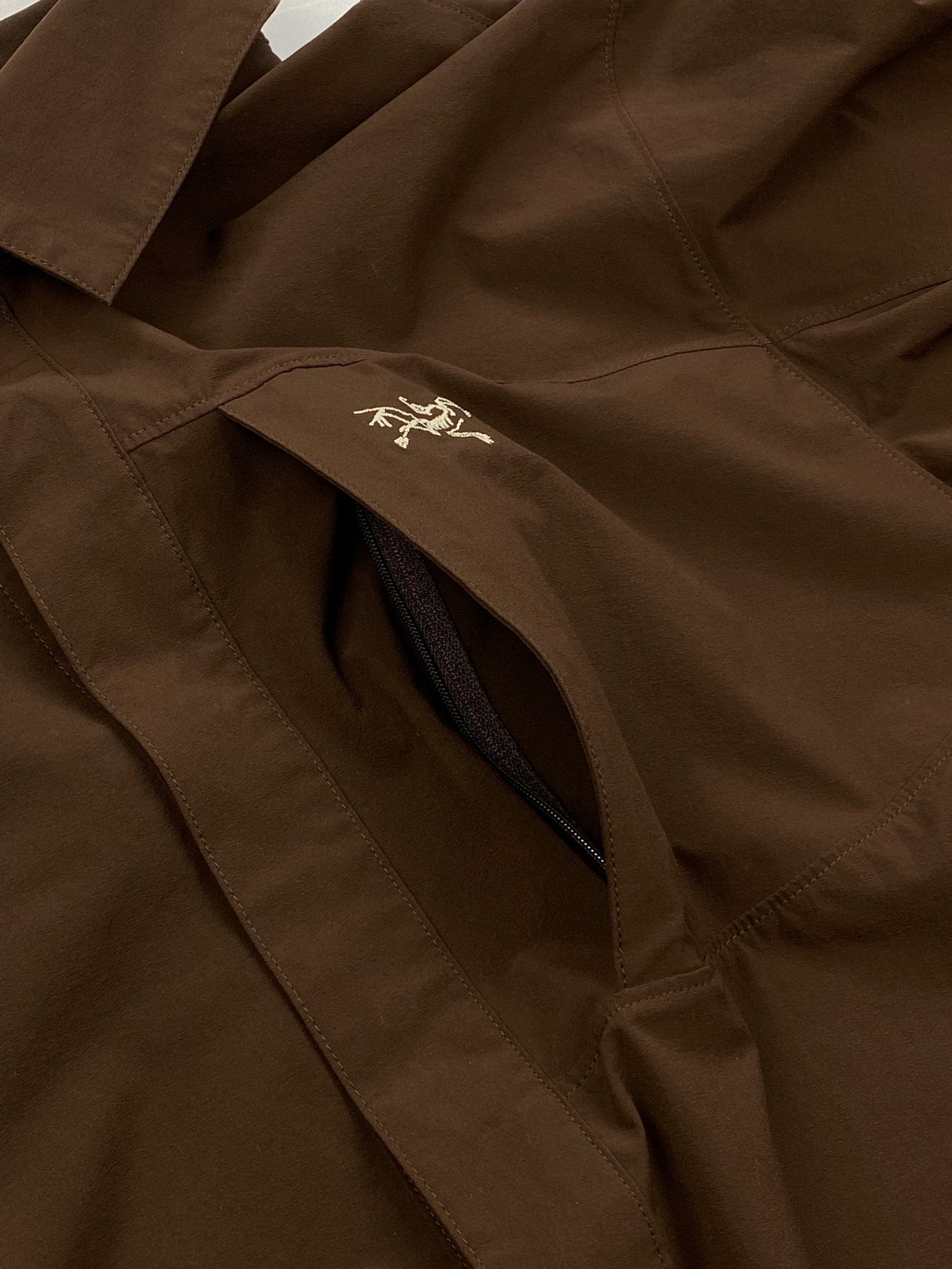 ARC'TERYX NYLON HIKING SHORT - SLEEVE SHIRT. (L) - SEVENUES.