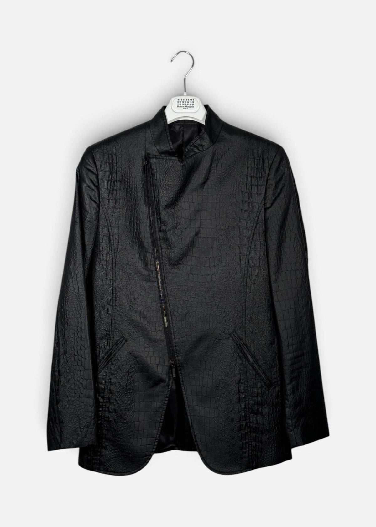 ASYMMETRICAL FAUX-CROCODILE LEATHER JACKET. (48 / M) - SEVENUES.