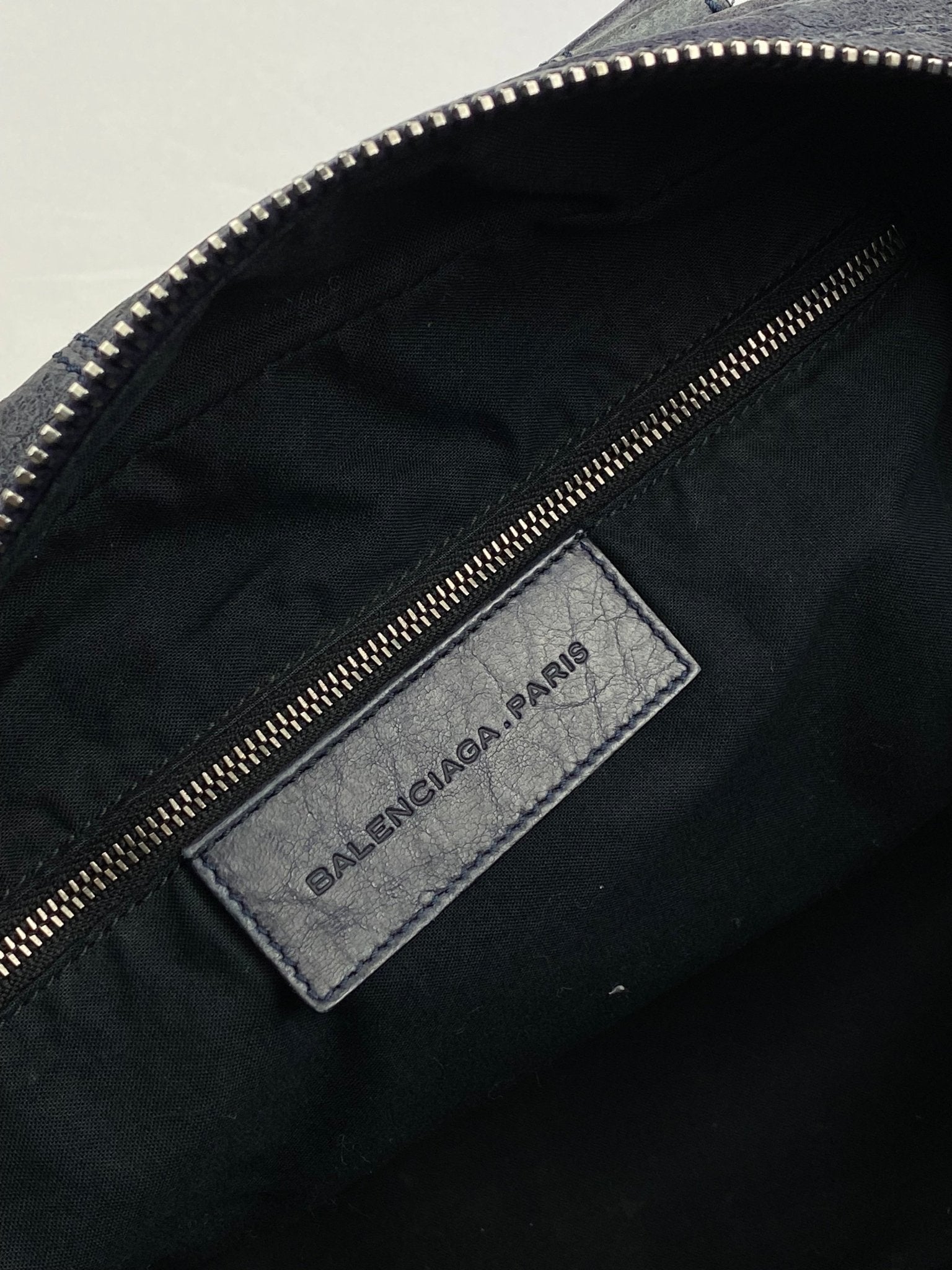 BALENCIAGA 'THE CITY' LEATHER CARRY BAG. - SEVENUES.