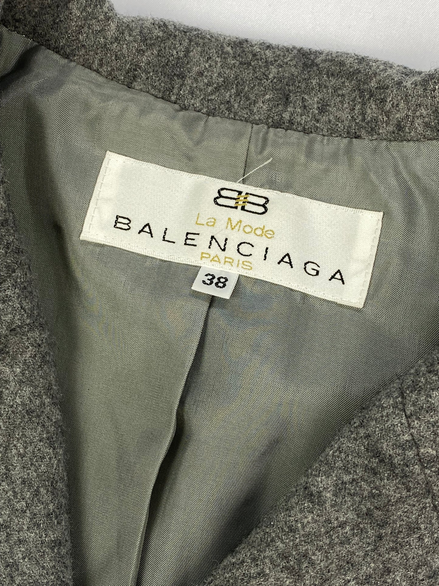 BALENCIAGA BY NICOLAS GHESQUIÈRE DARTED WOOL BLAZER. (38 / M)