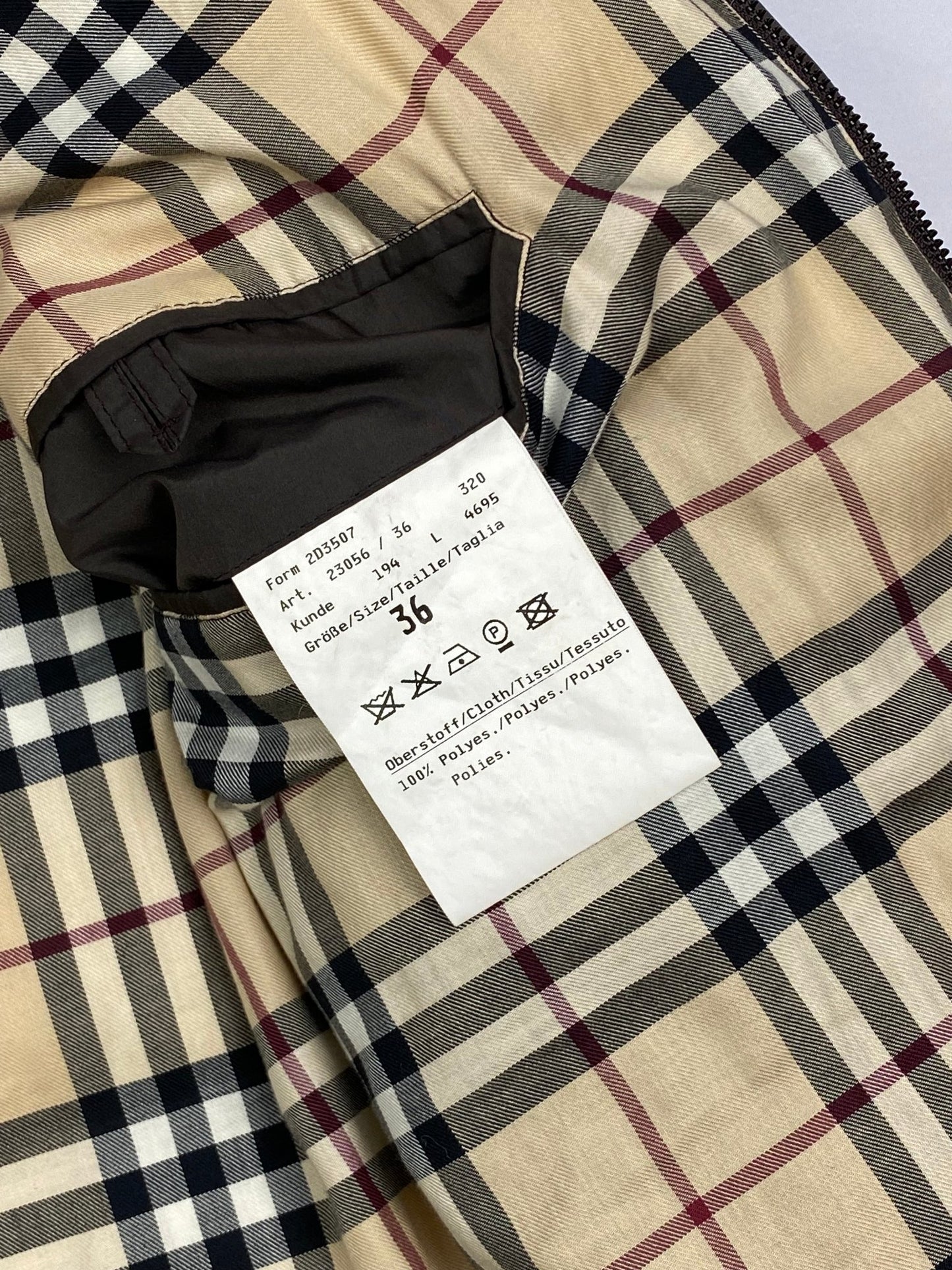 BURBERRY LONDON PUFFER DOWN JACKET WITH NOVACHECK LINING. (36 / S) - SEVENUES.