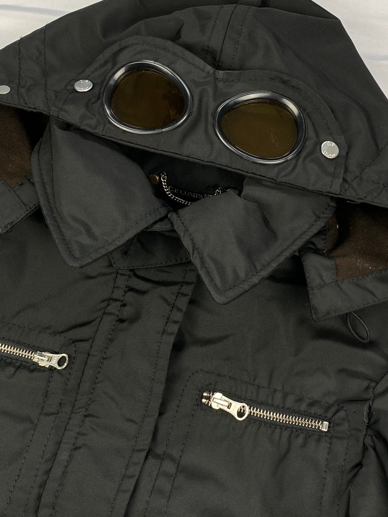 jacket with goggles in hood C.P. COMPANY F/W 2007 GOGGLE VISOR NYLON JACKET. (40 / L) – SEVENUES