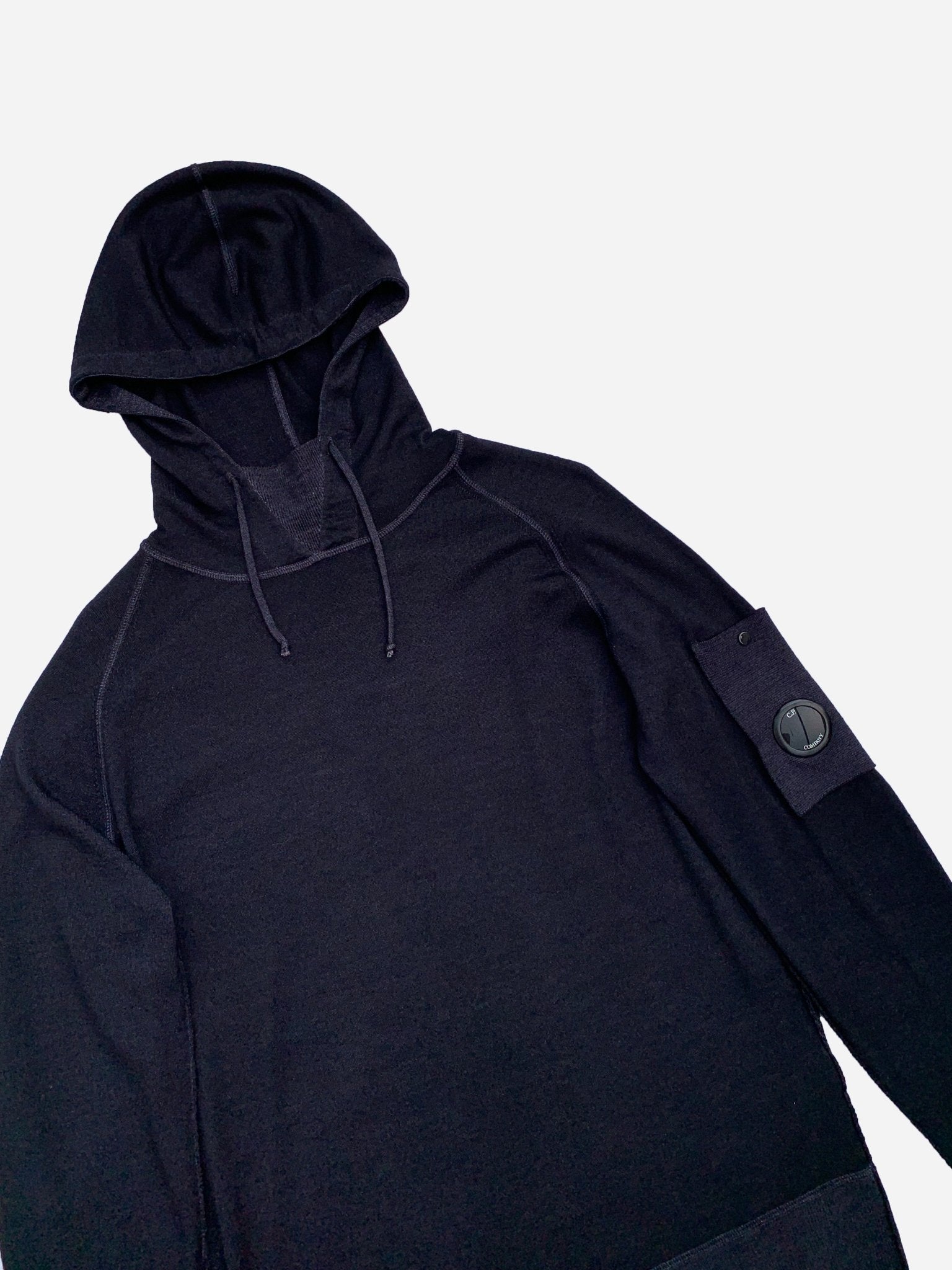 C.P. COMPANY GOGGLE HOODIE MADE FROM 100% WOOL. (48 / M) - SEVENUES.