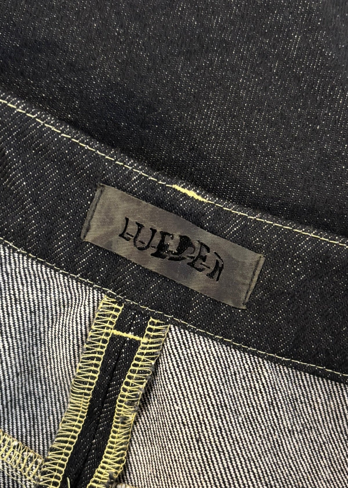 DARTED CONTRAST STITCH DENIM JEANS. (M) - SEVENUES.