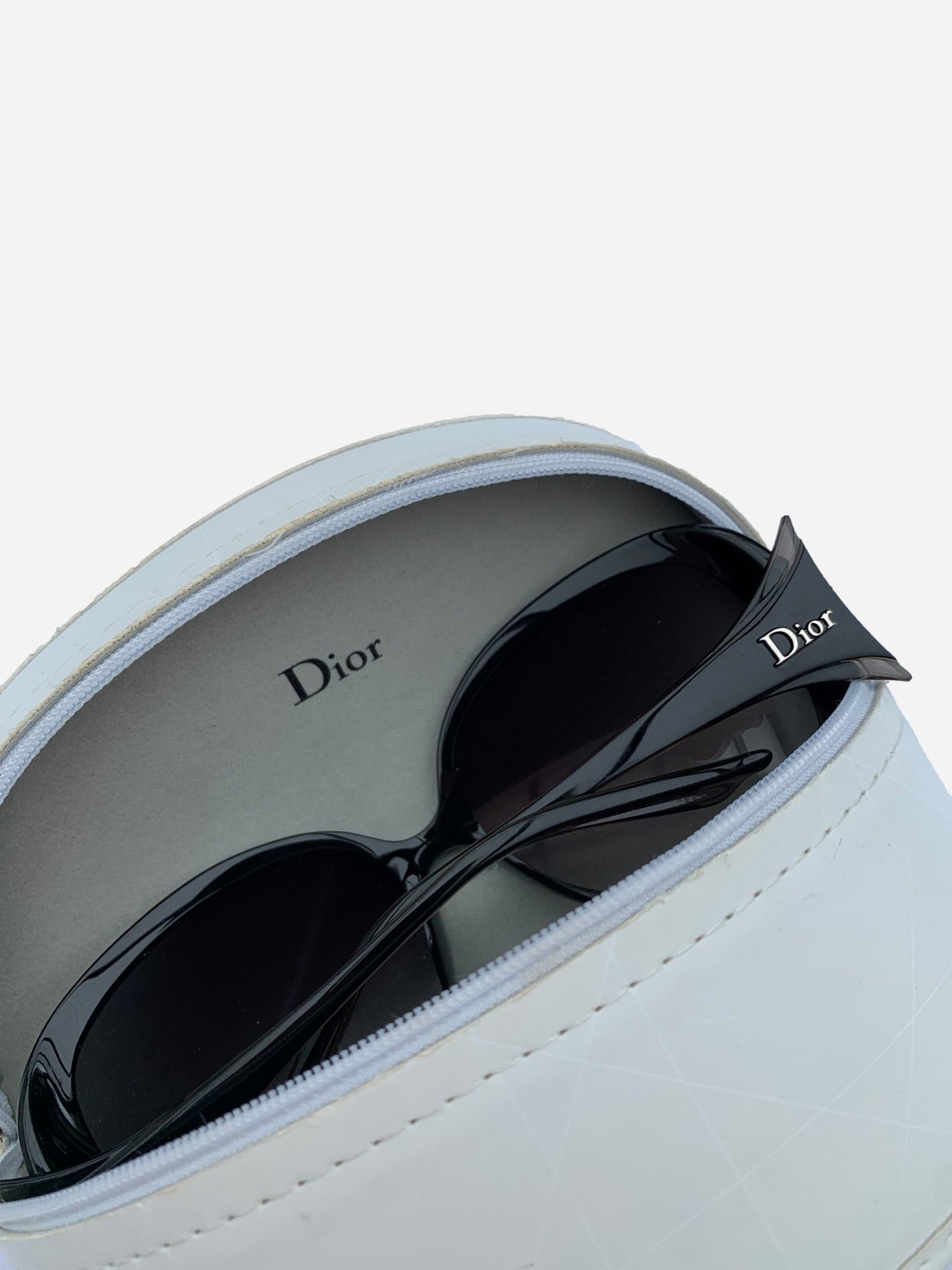 DIOR OVERSIZED SPELLOUT SUNGLASSES. - SEVENUES.