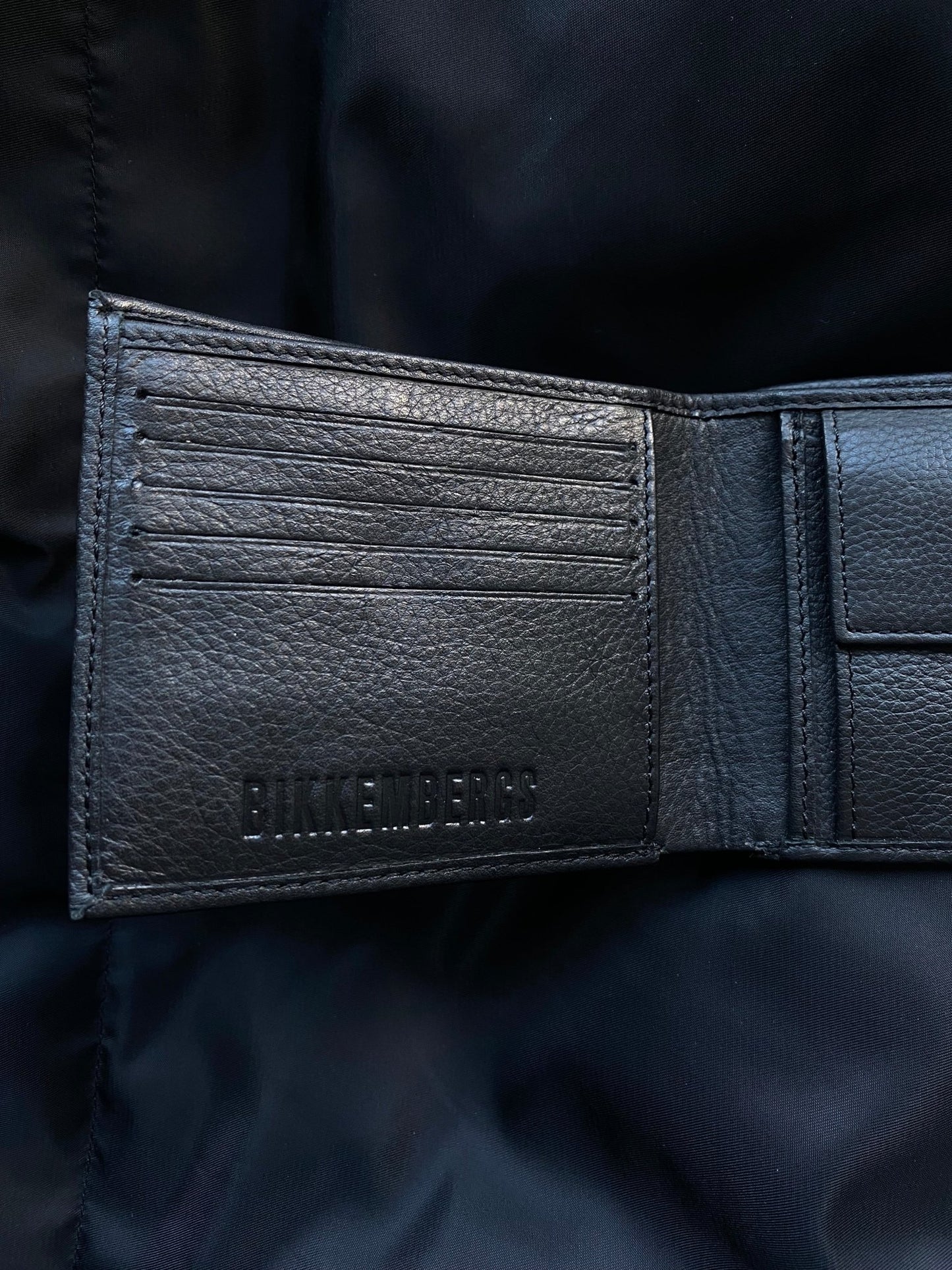 DIRK BIKKEMBERGS EMBOSSED LOGO LEATHER WALLET. - SEVENUES.