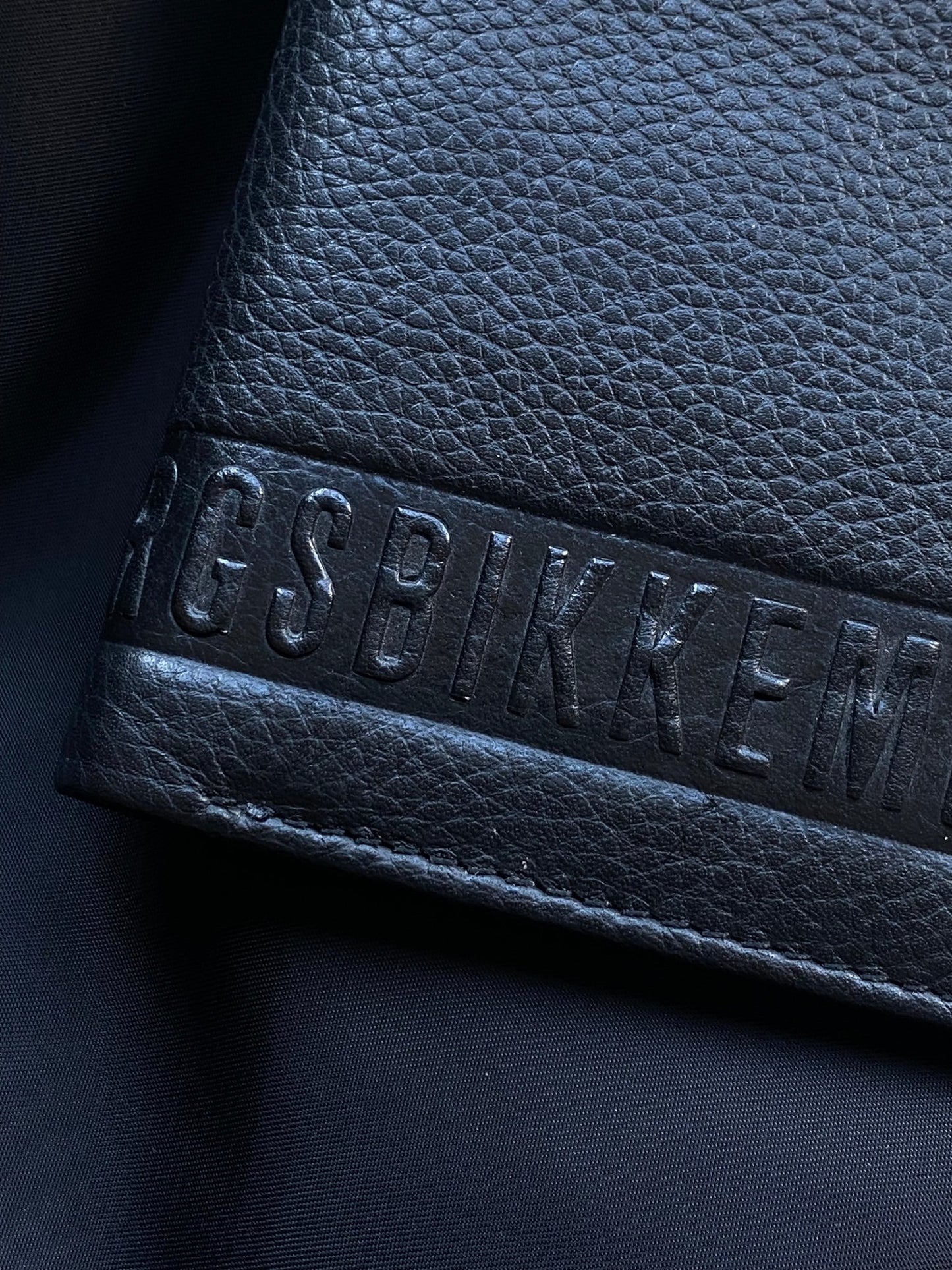 DIRK BIKKEMBERGS EMBOSSED LOGO LEATHER WALLET. - SEVENUES.