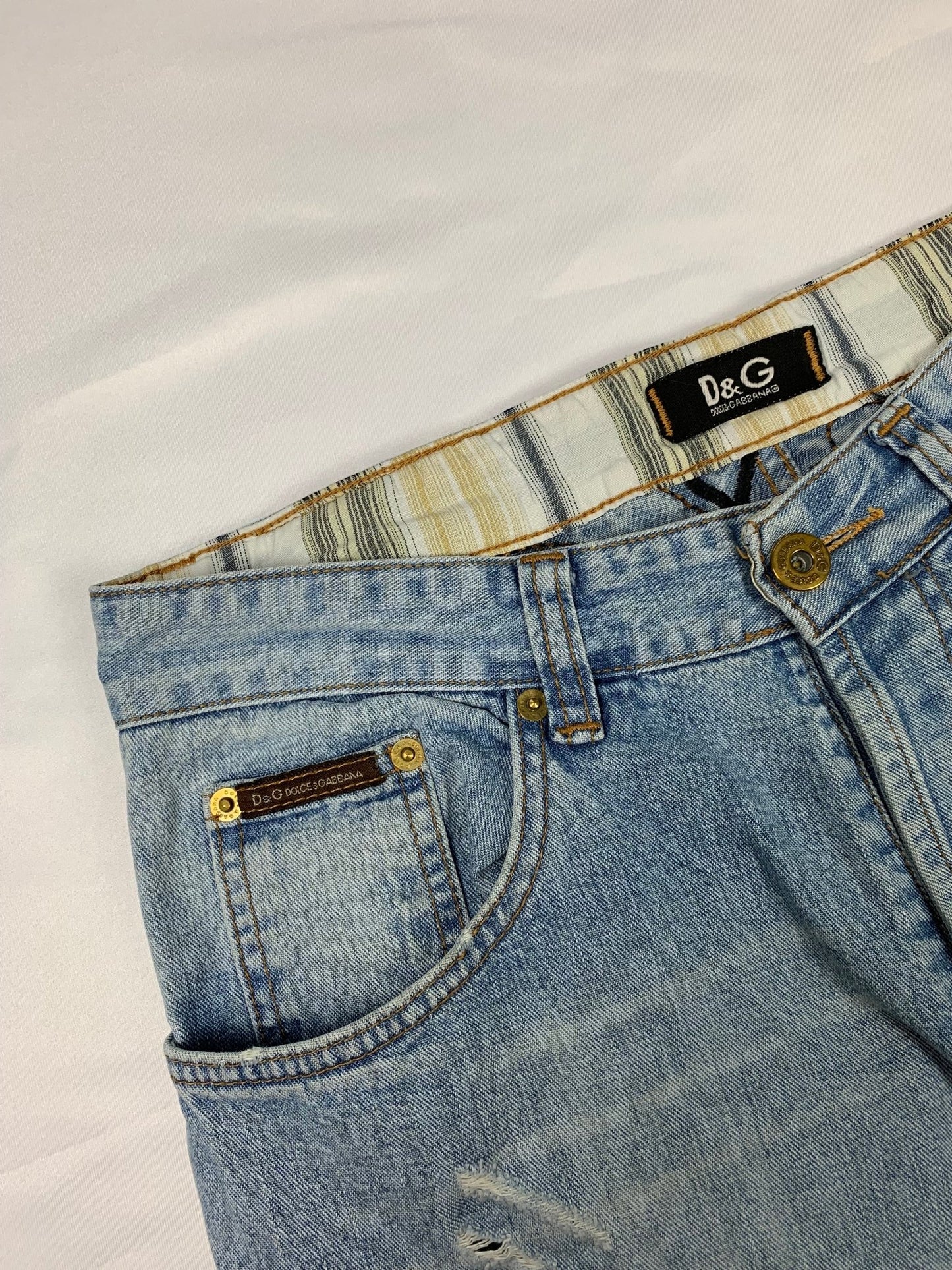 DOLCE & GABBANA 'D&G' EMBROIDERY LIGHT WASH FLARED DENIM. (30 / 32) - SEVENUES.